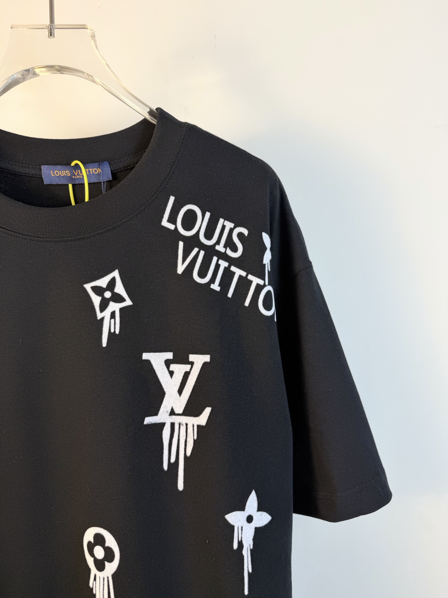 LV clothing-32