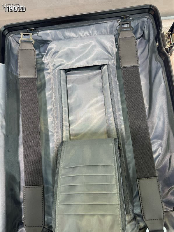 Gucci luggage-12