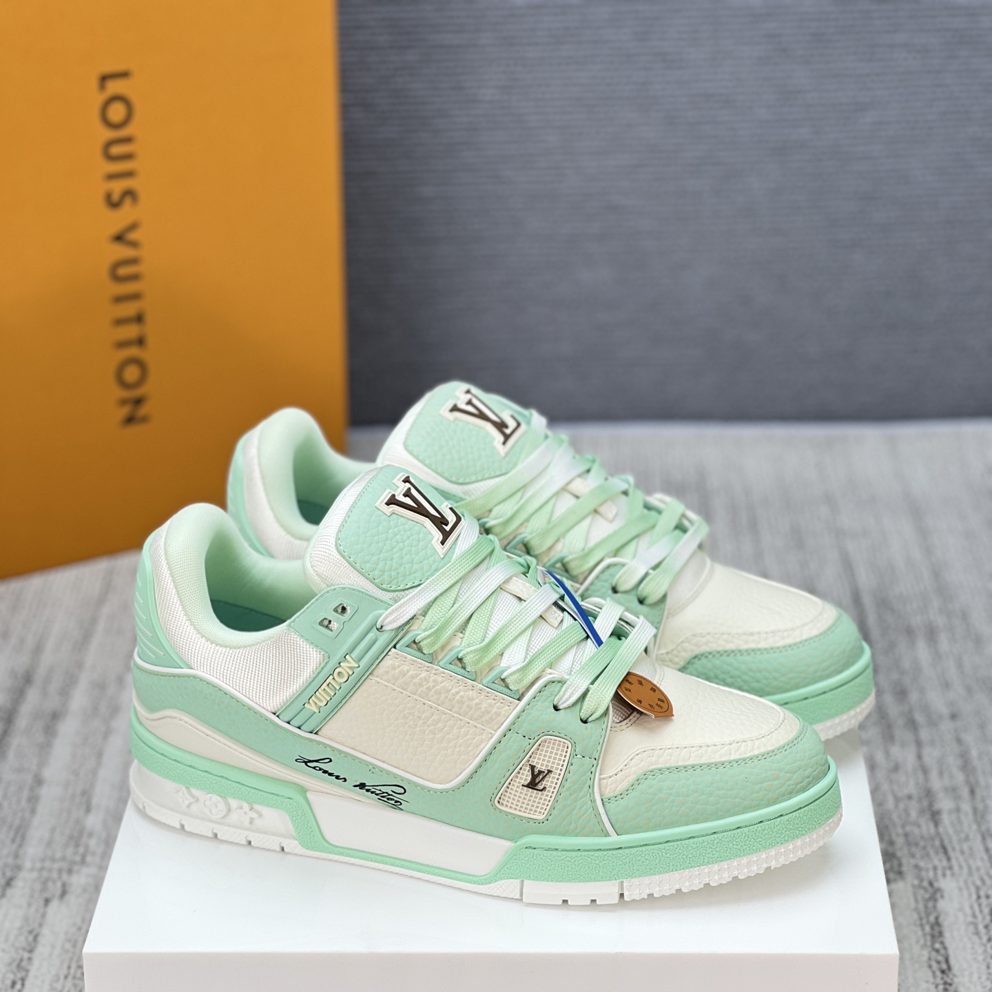 Lv Sneakers-154