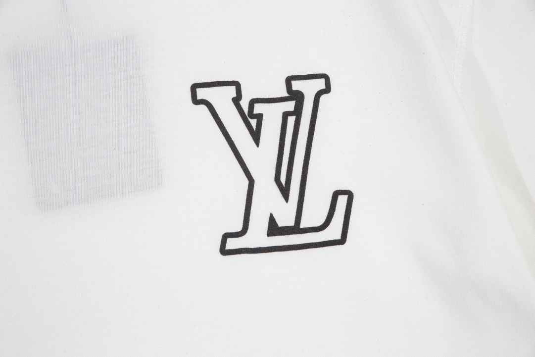 LV clothing-131