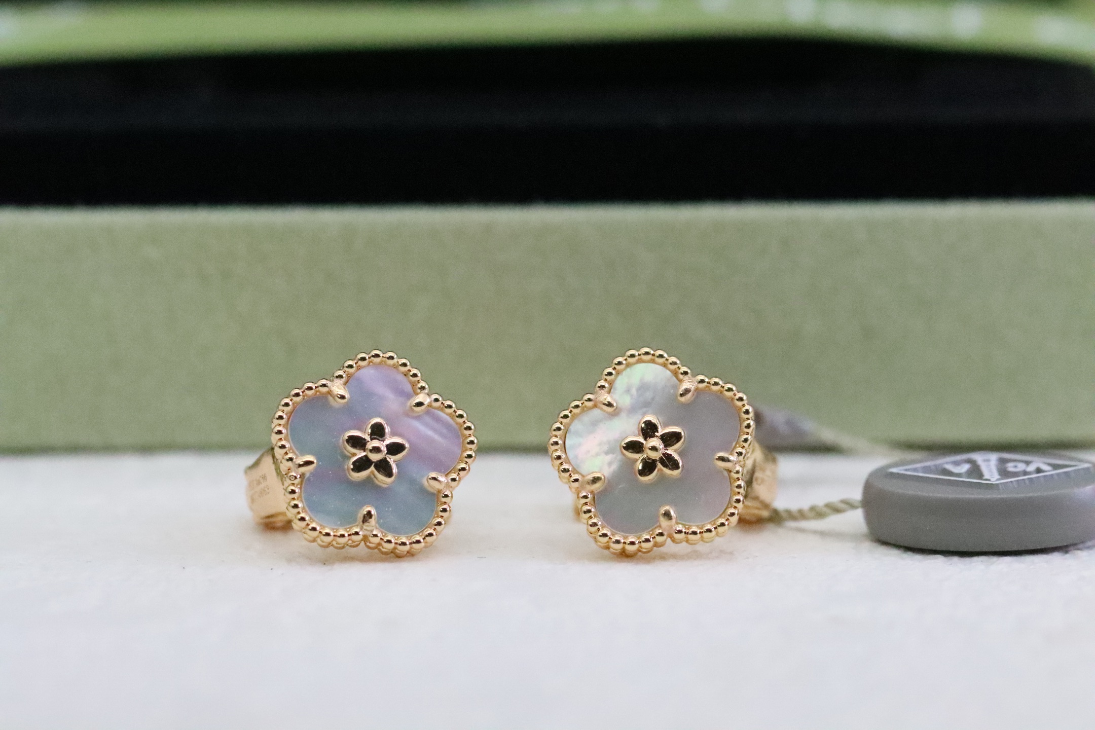 Van Cleef & Arpels earring-120