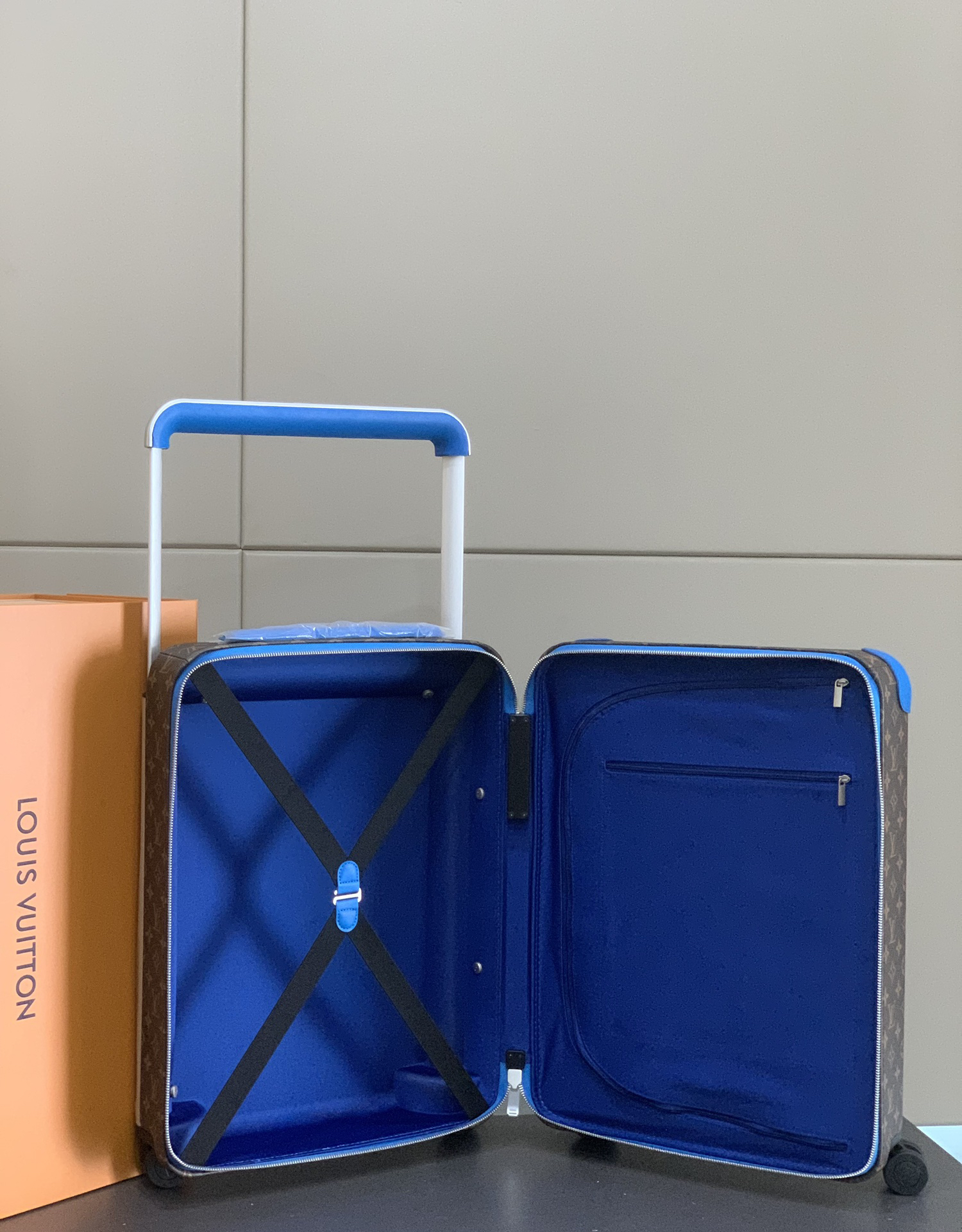 LV luggage-23