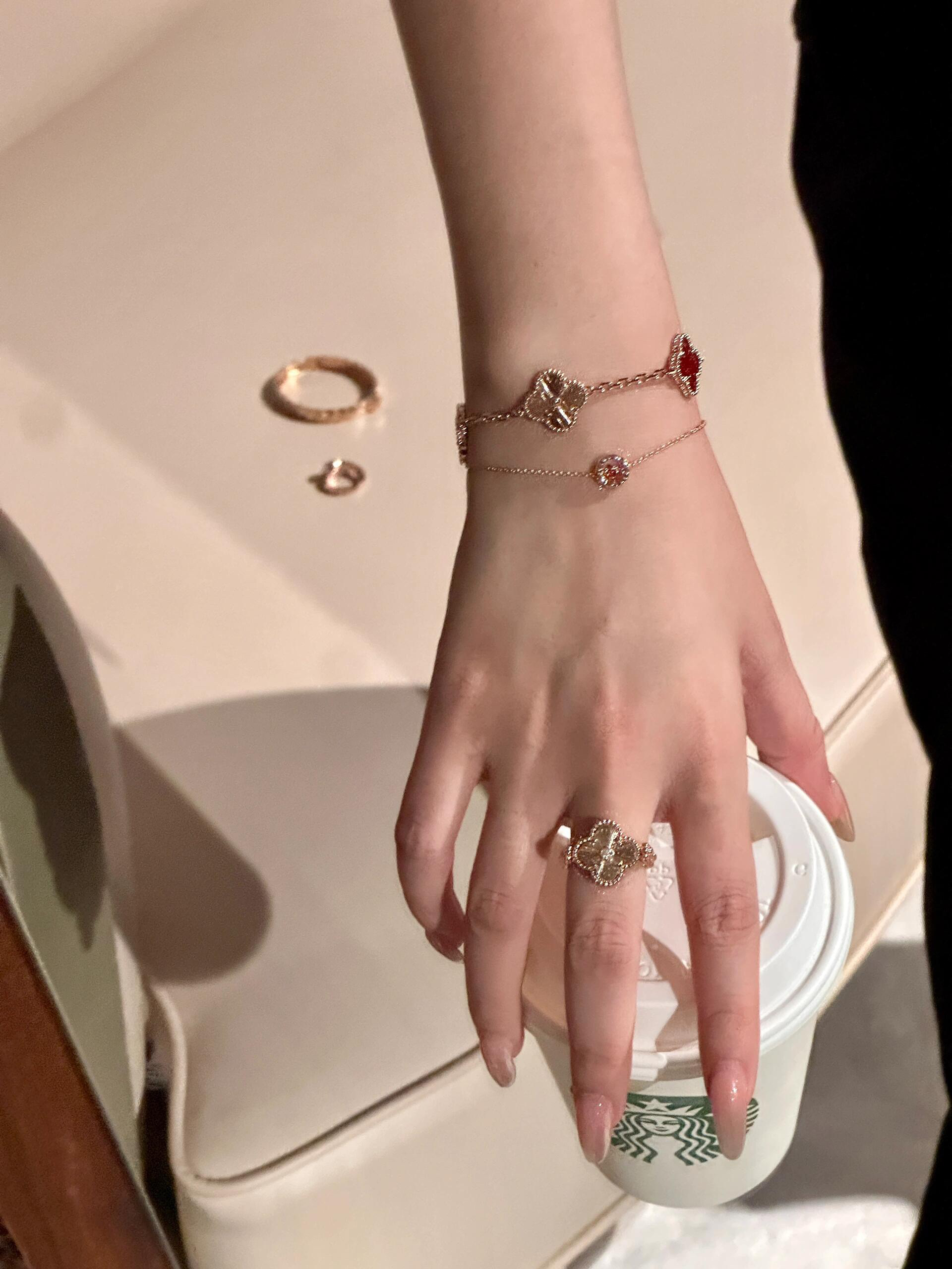 Van Cleef & Arpels Bracelet-47