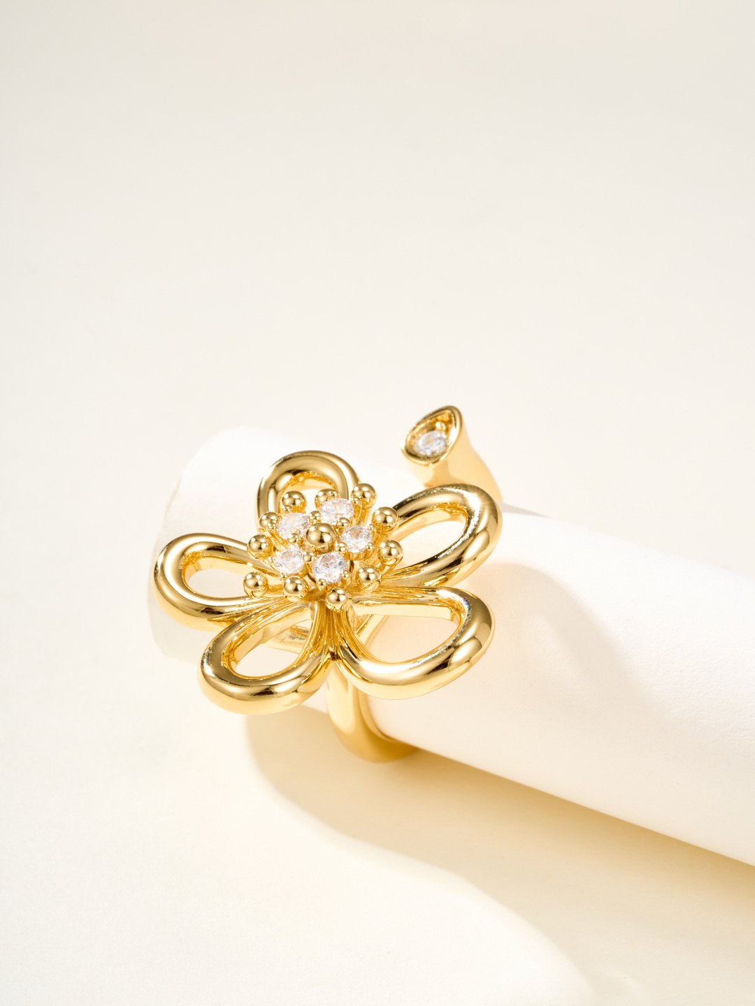 Van Cleef & Arpels ring-83
