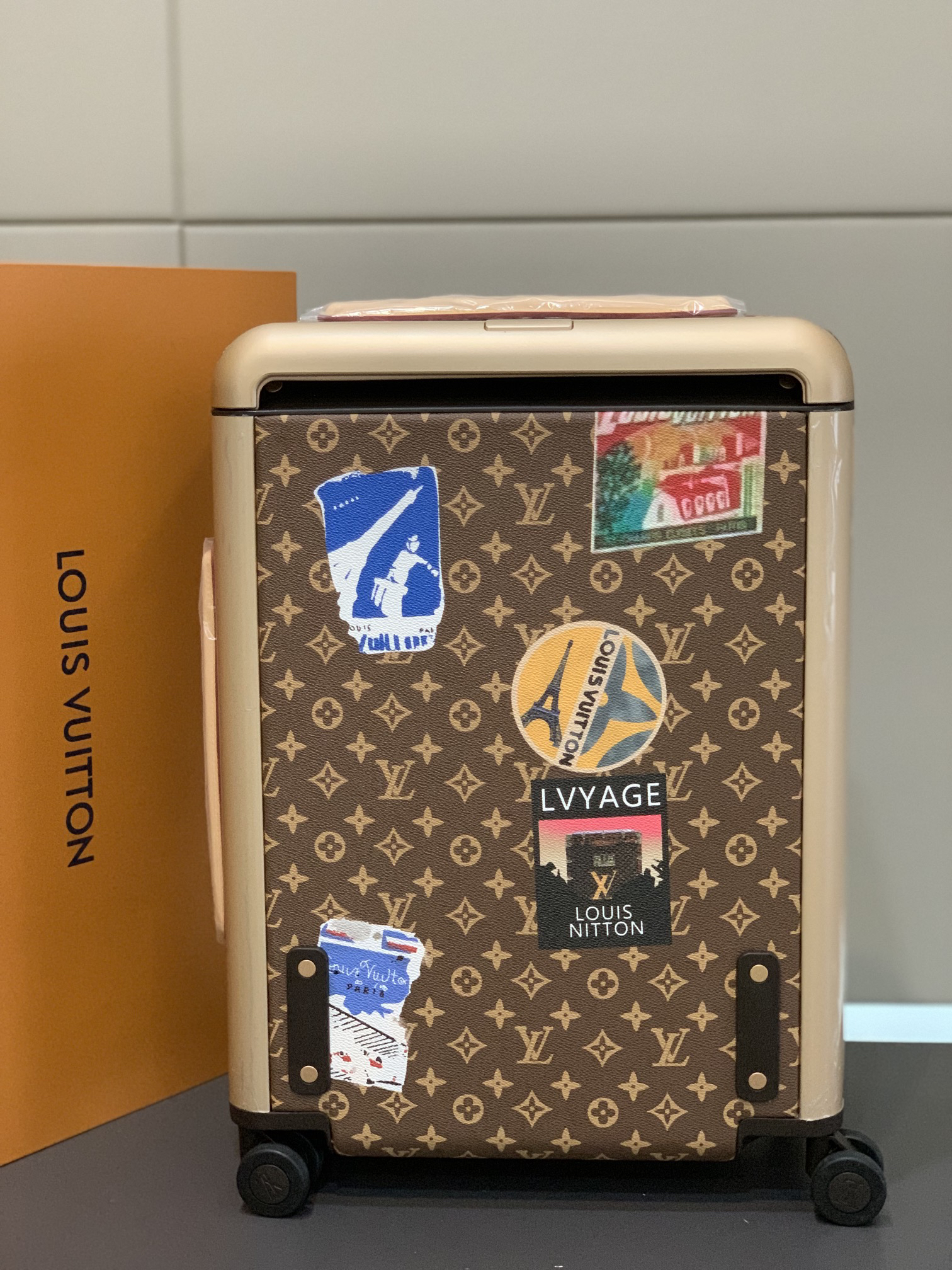 LV luggage-72