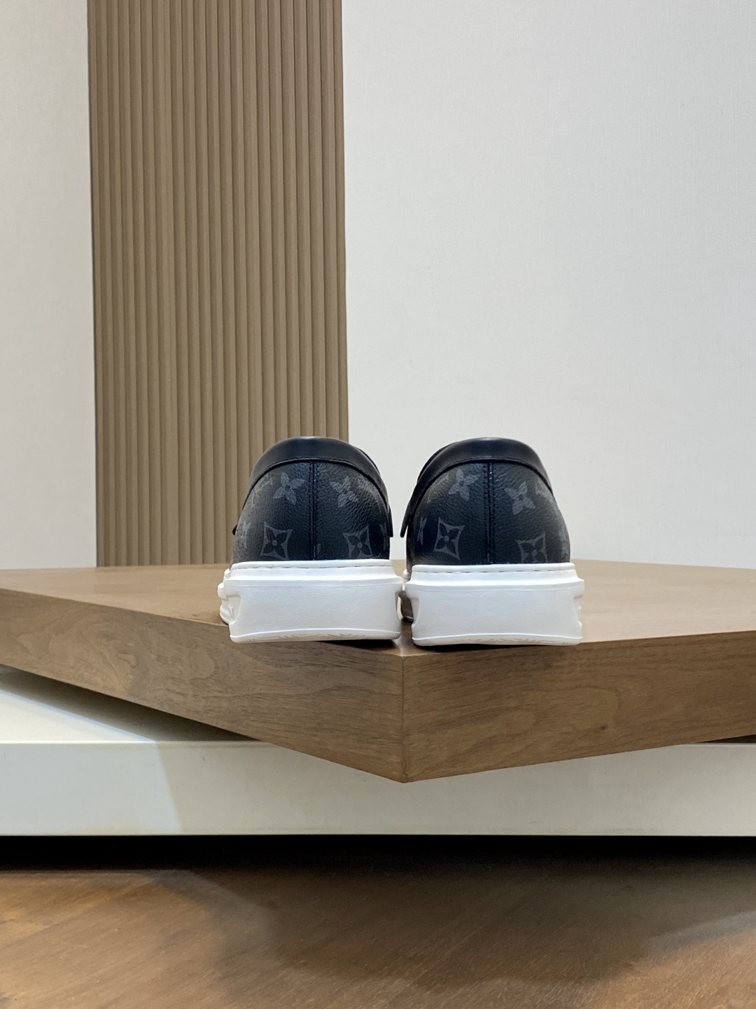 Lv Sneakers-101