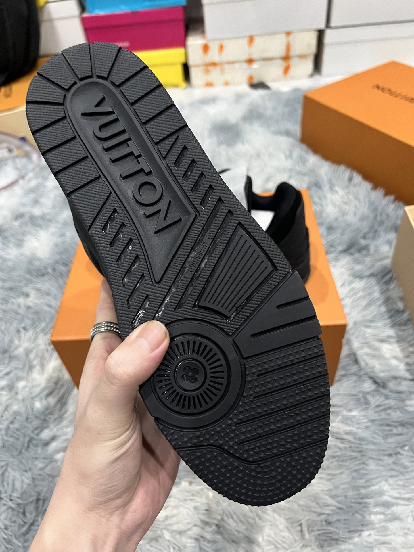 Lv Sneakers-81