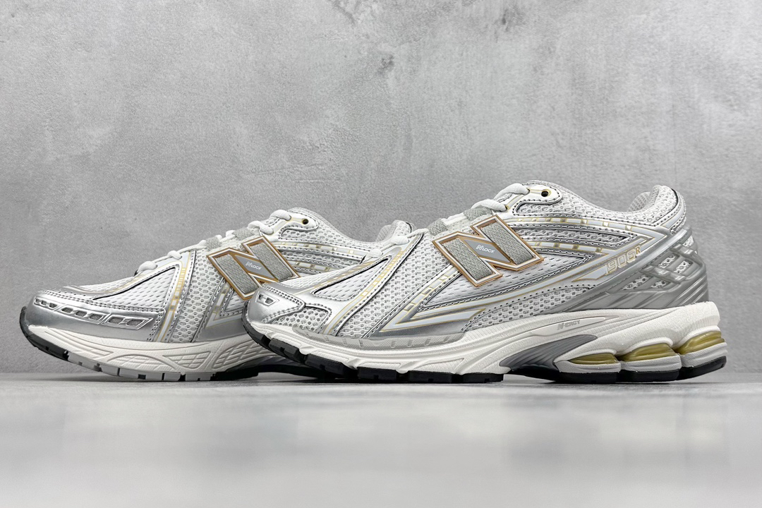 New Balance Sneakers-93