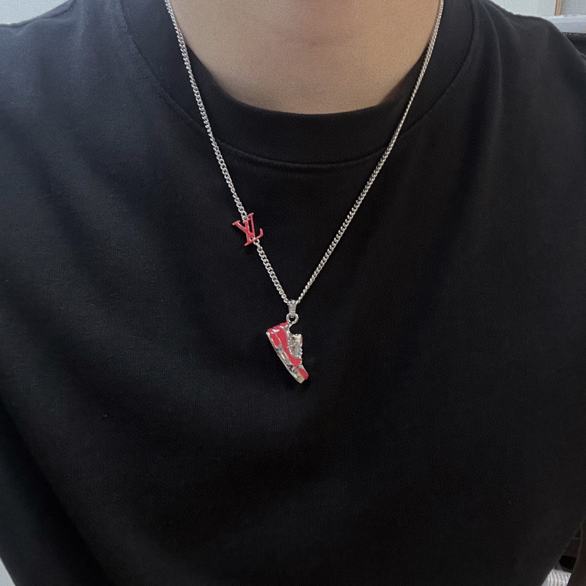 LV necklace-1
