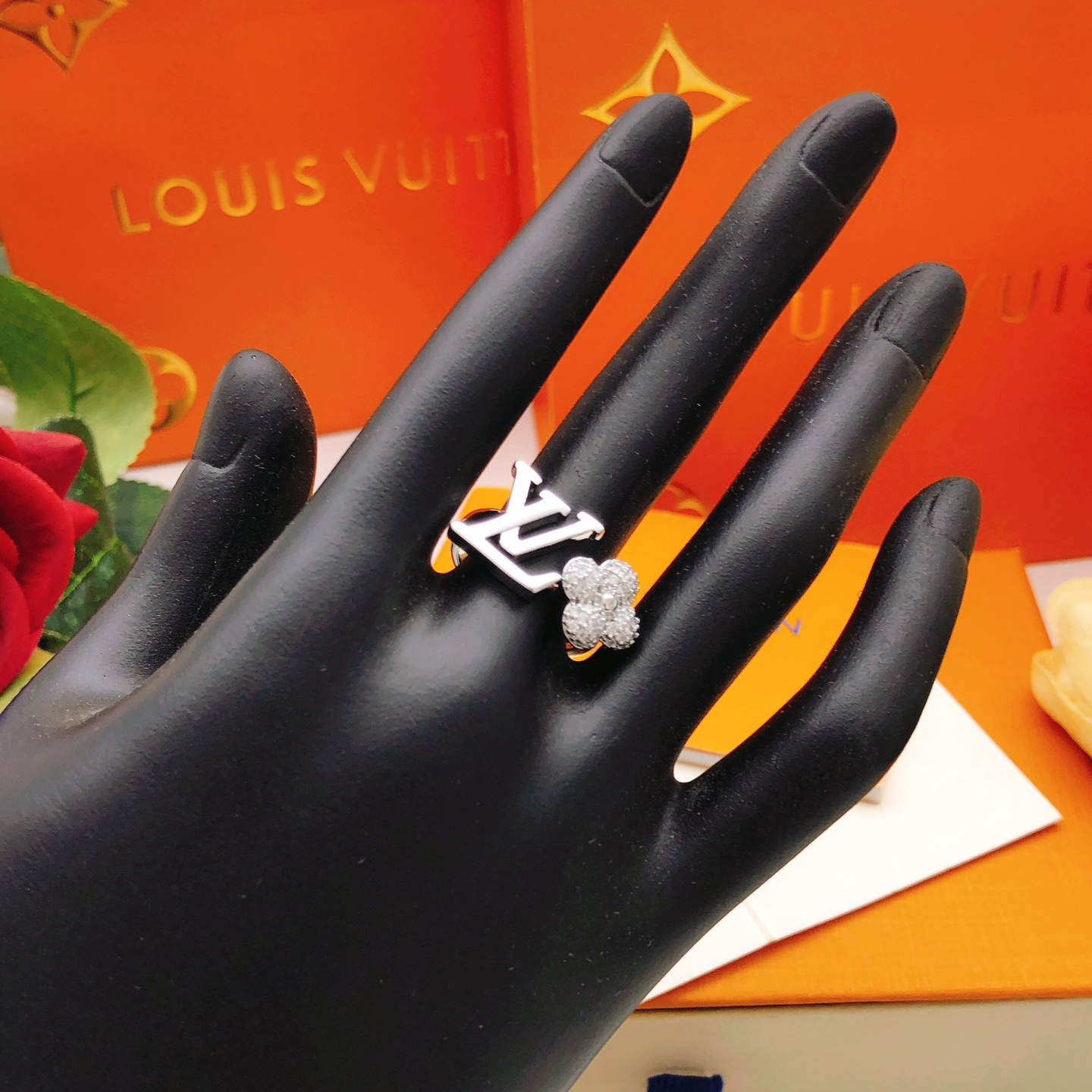 LV ring-29