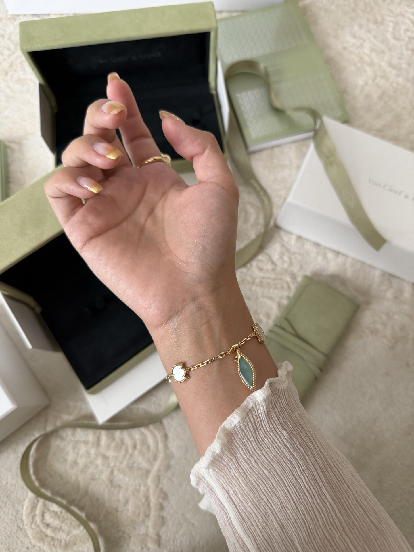 Van Cleef & Arpels ring-102