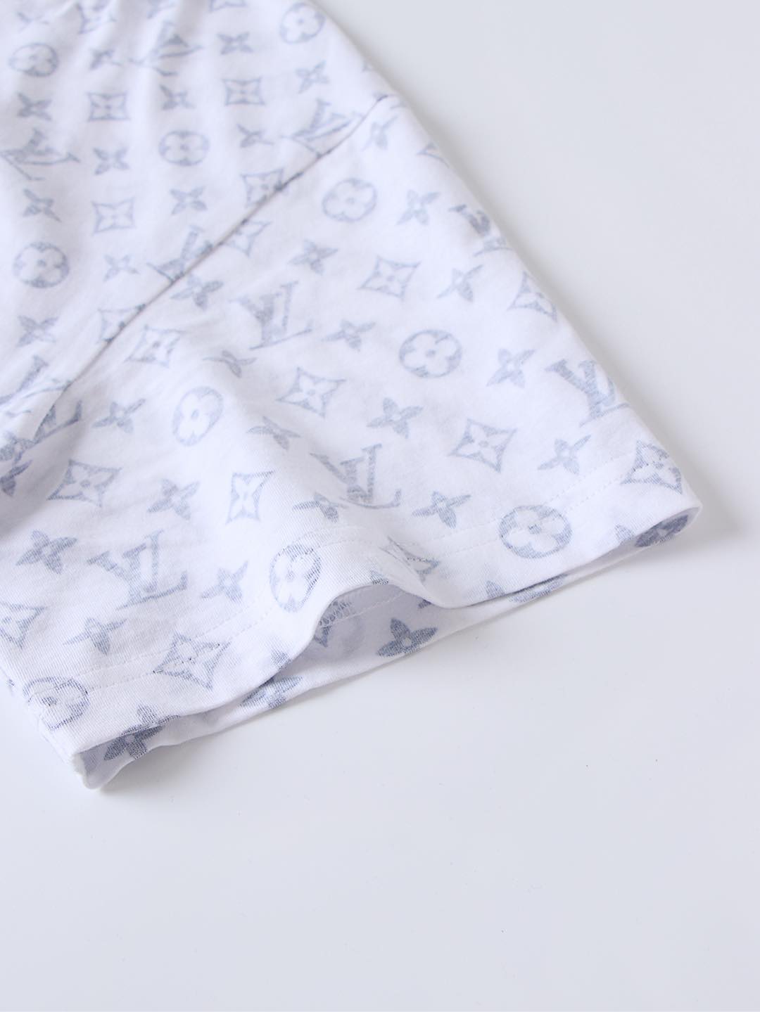 LV clothing-218