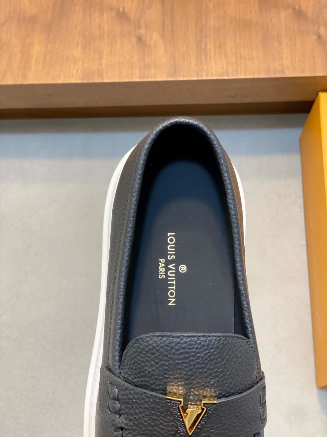 Lv Sneakers-100