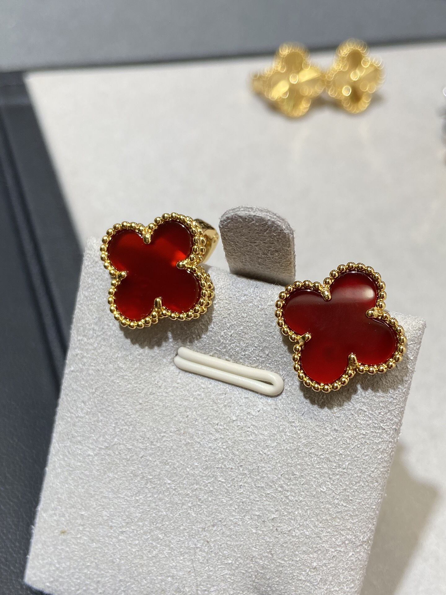 Van Cleef & Arpels earring-1