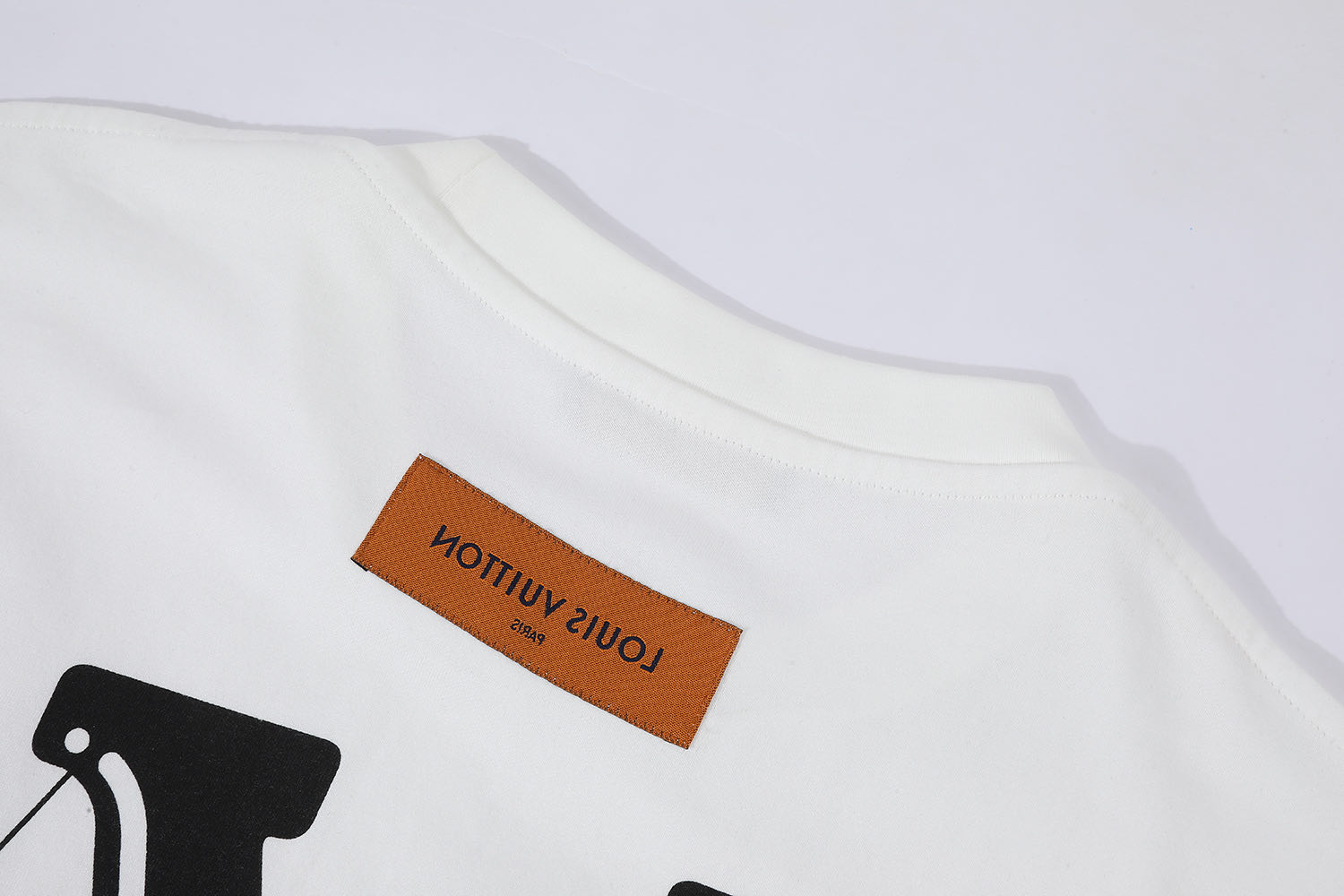LV clothing-206