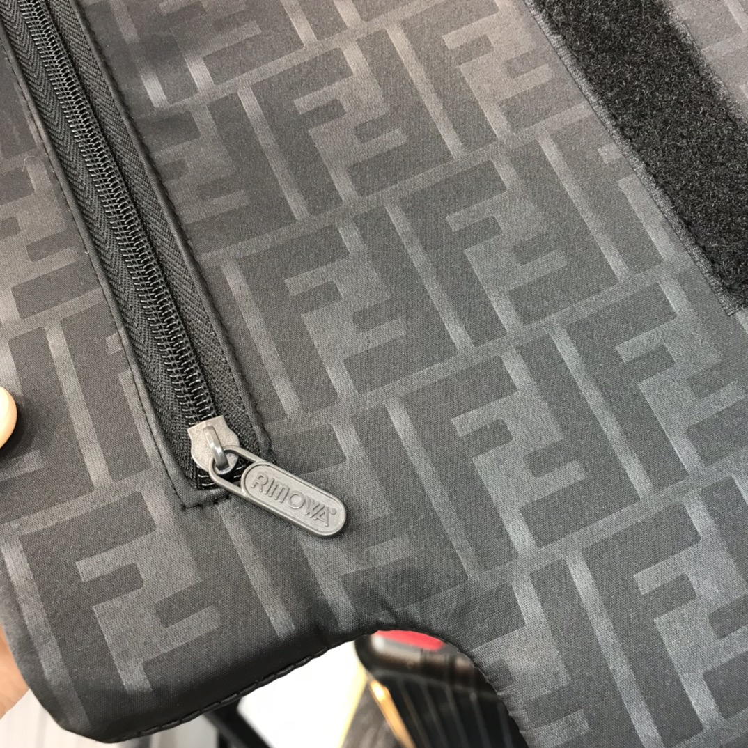 Fendi luggage-9