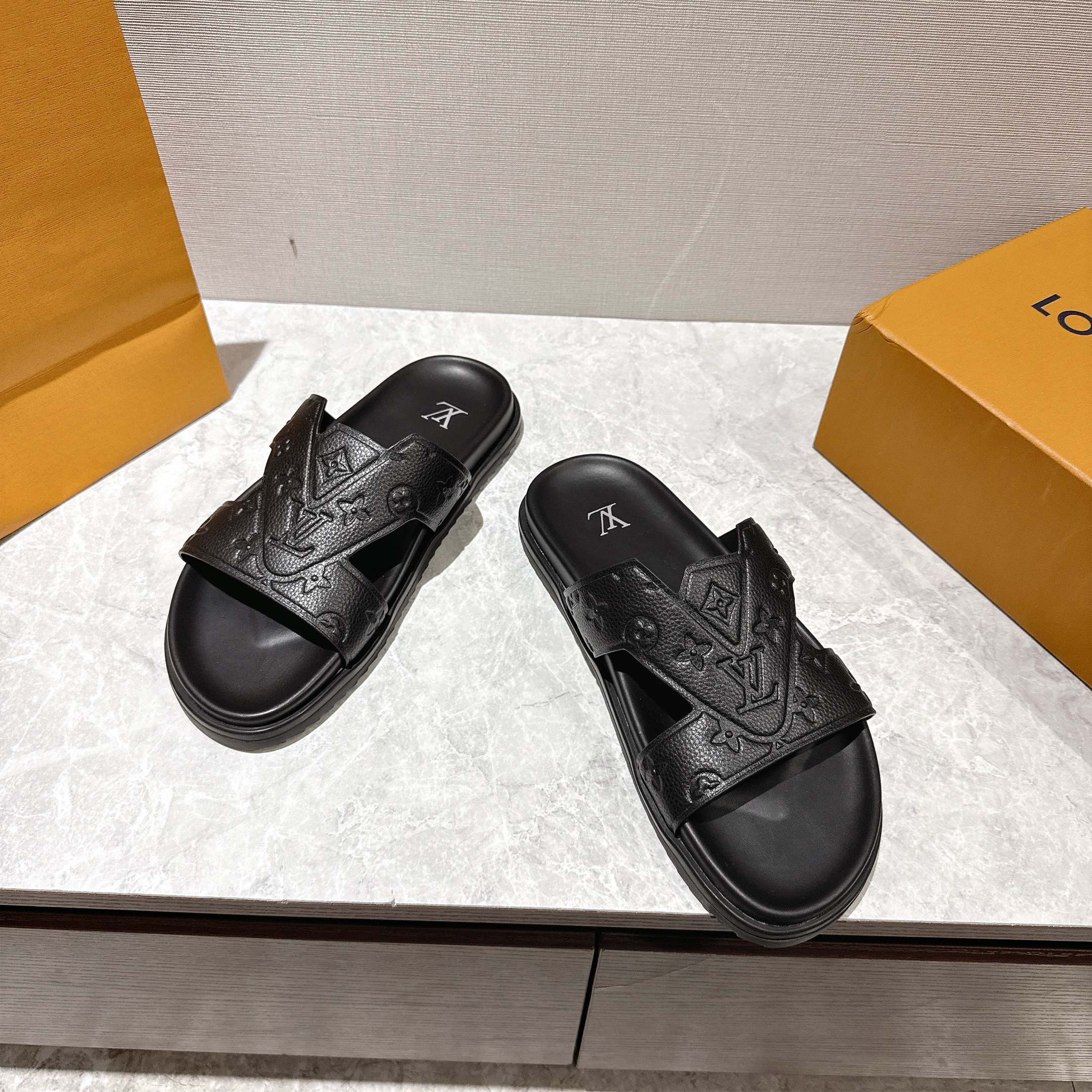 LV Summer footwear
