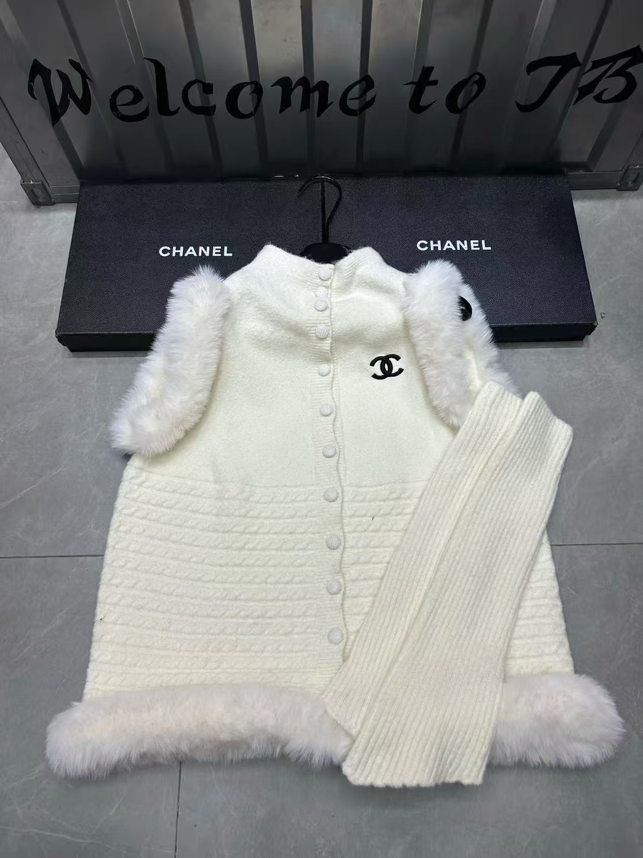 Chanel clothing-113