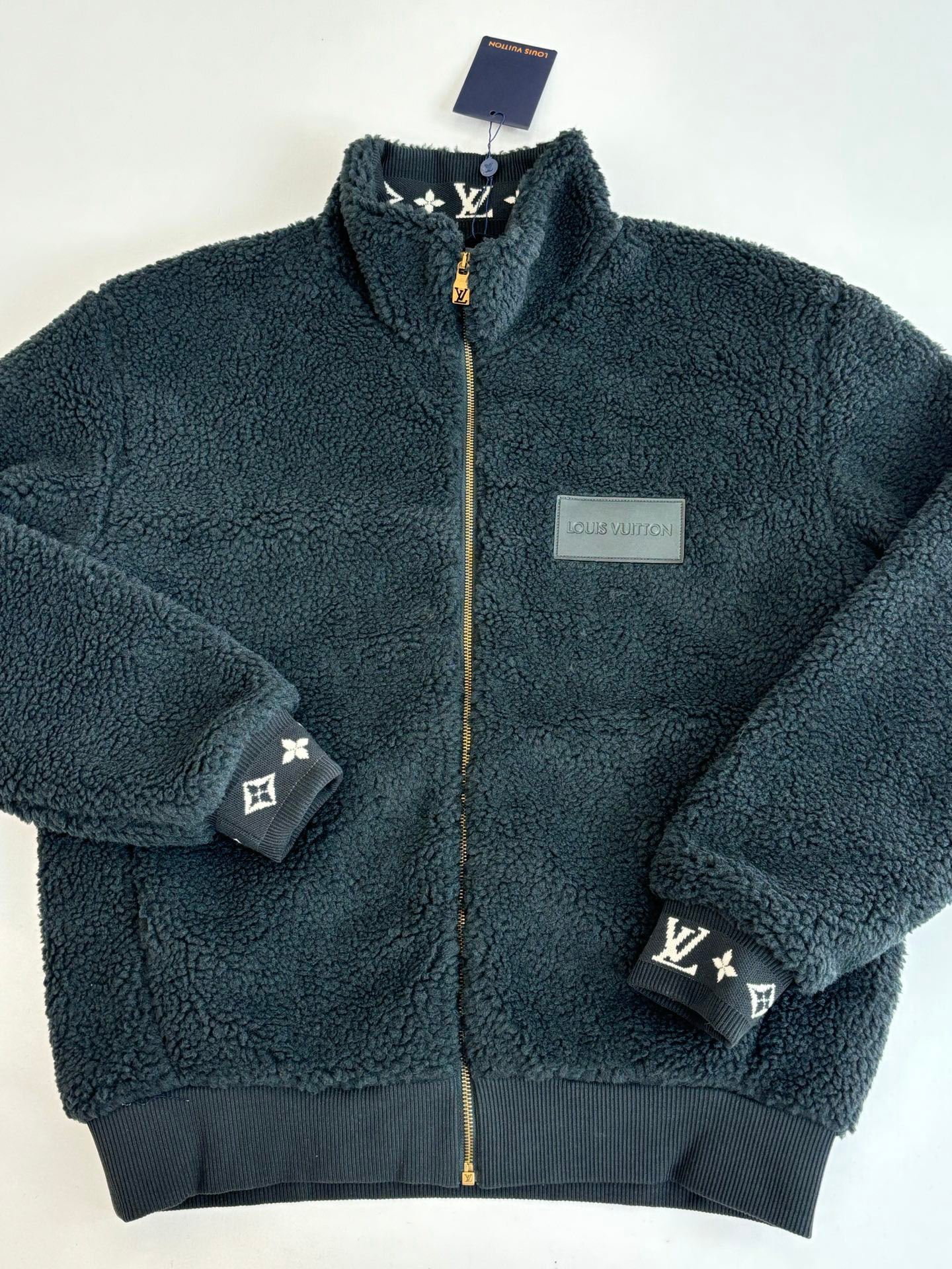LV Clothing-295