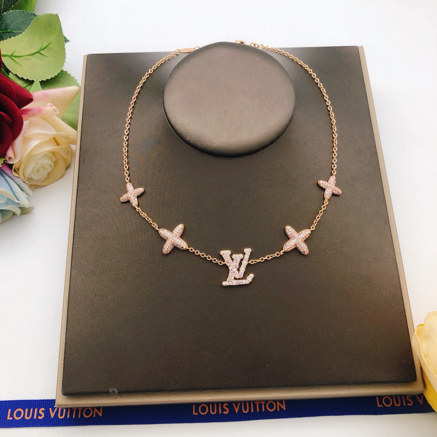 LV necklace-75