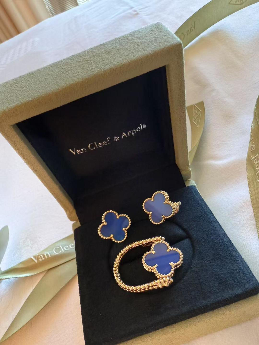 Van Cleef & Arpels ring-45