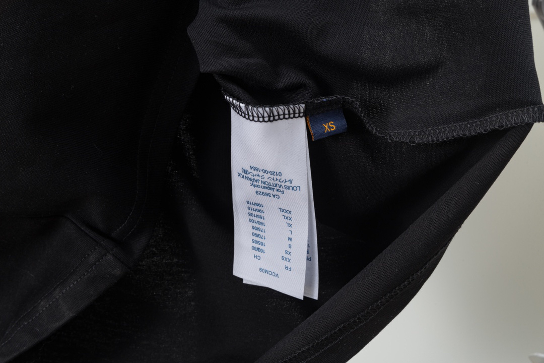 LV clothing-249