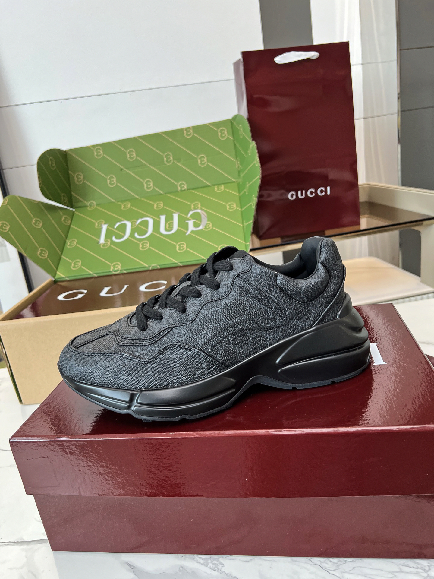 Gucci Sneakers-110