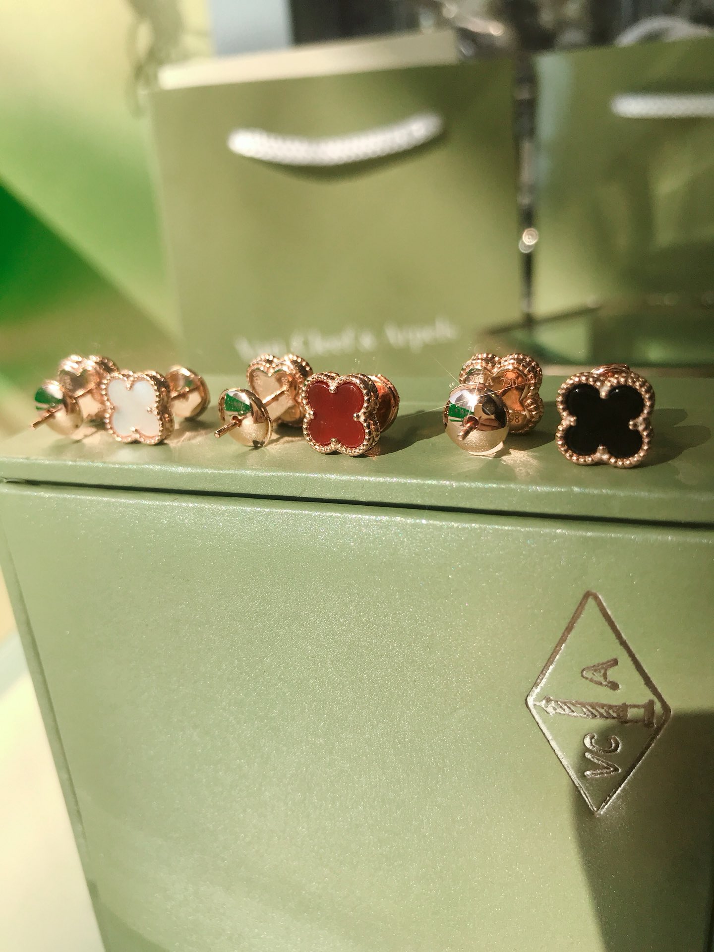 Van Cleef & Arpels earring-25