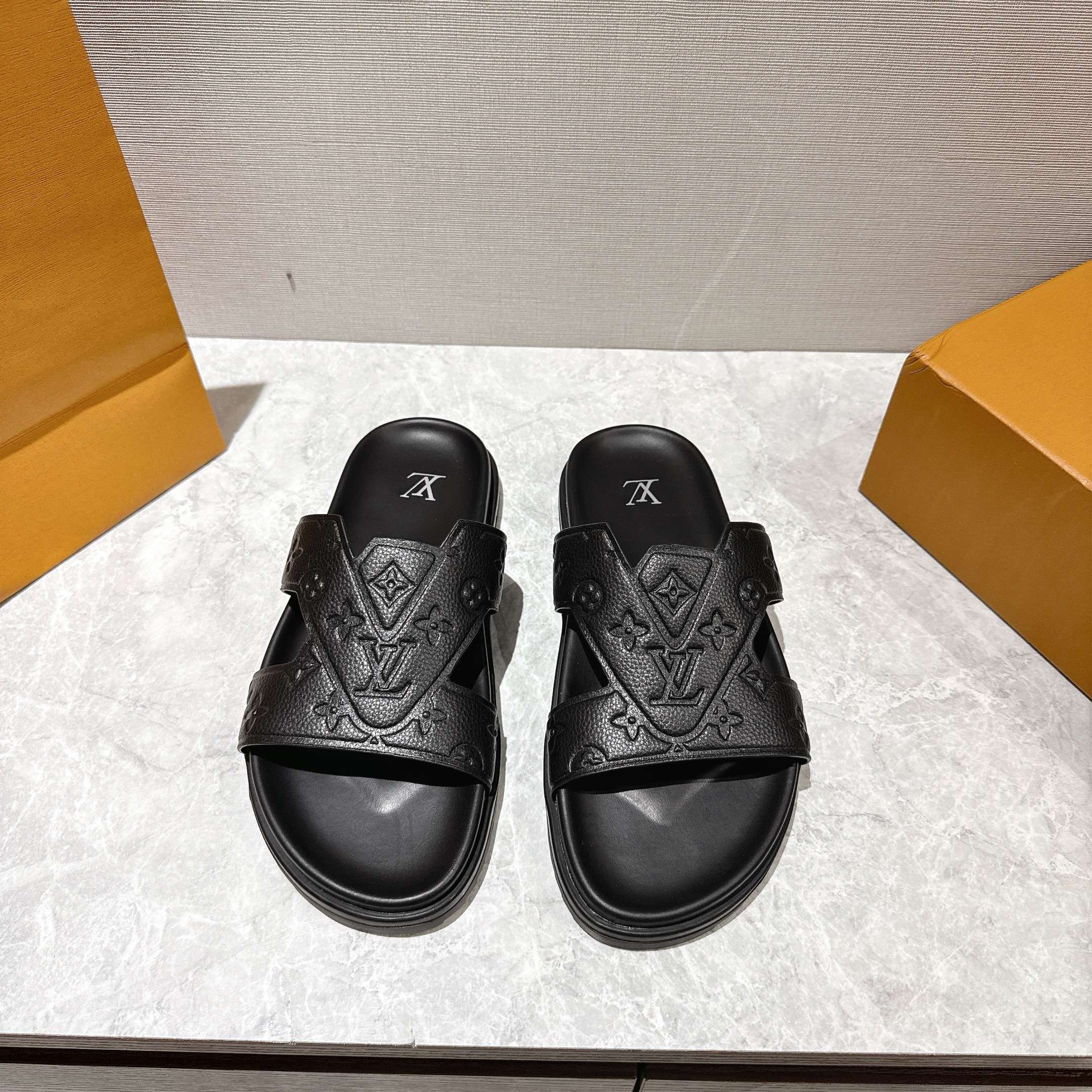 LV Summer footwear