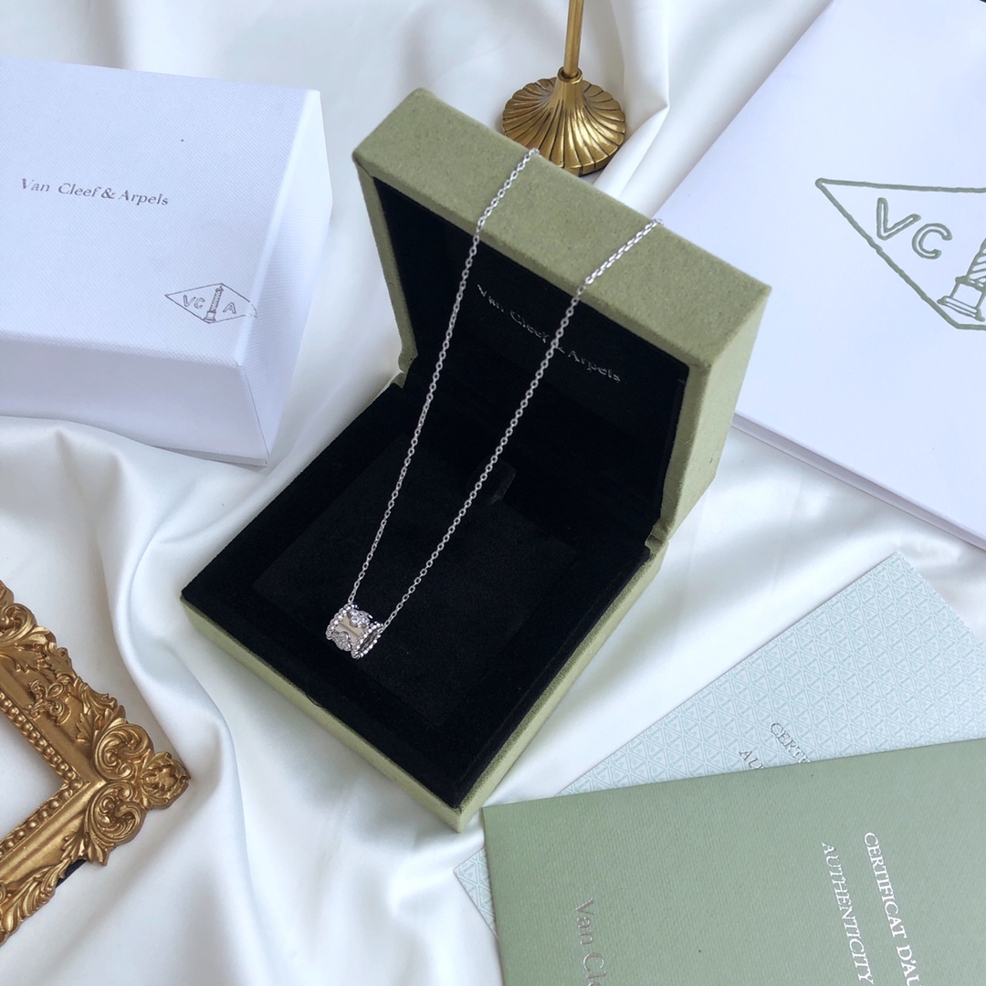 Van Cleef & Arpels necklace-95