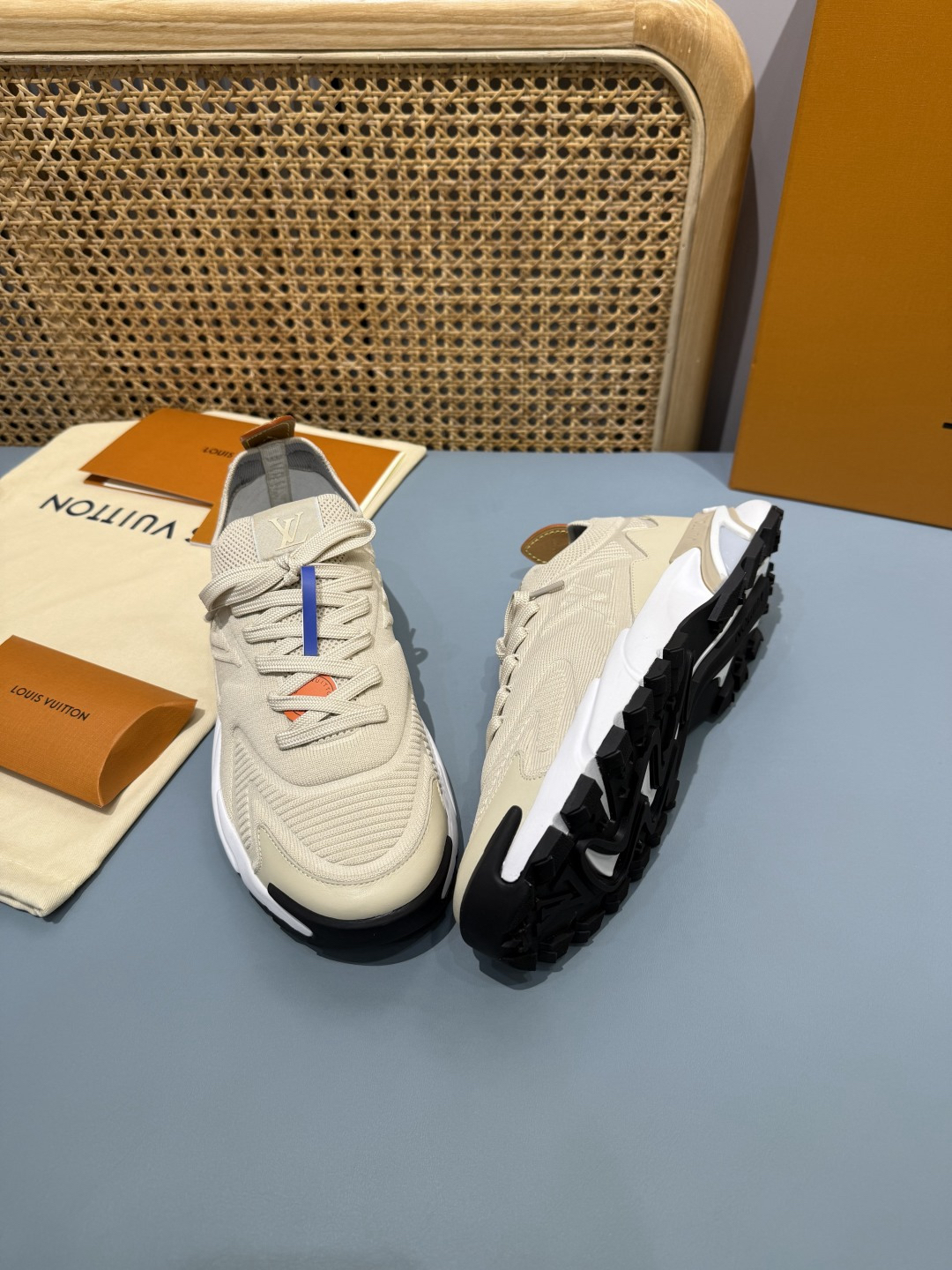 Lv Sneakers-187