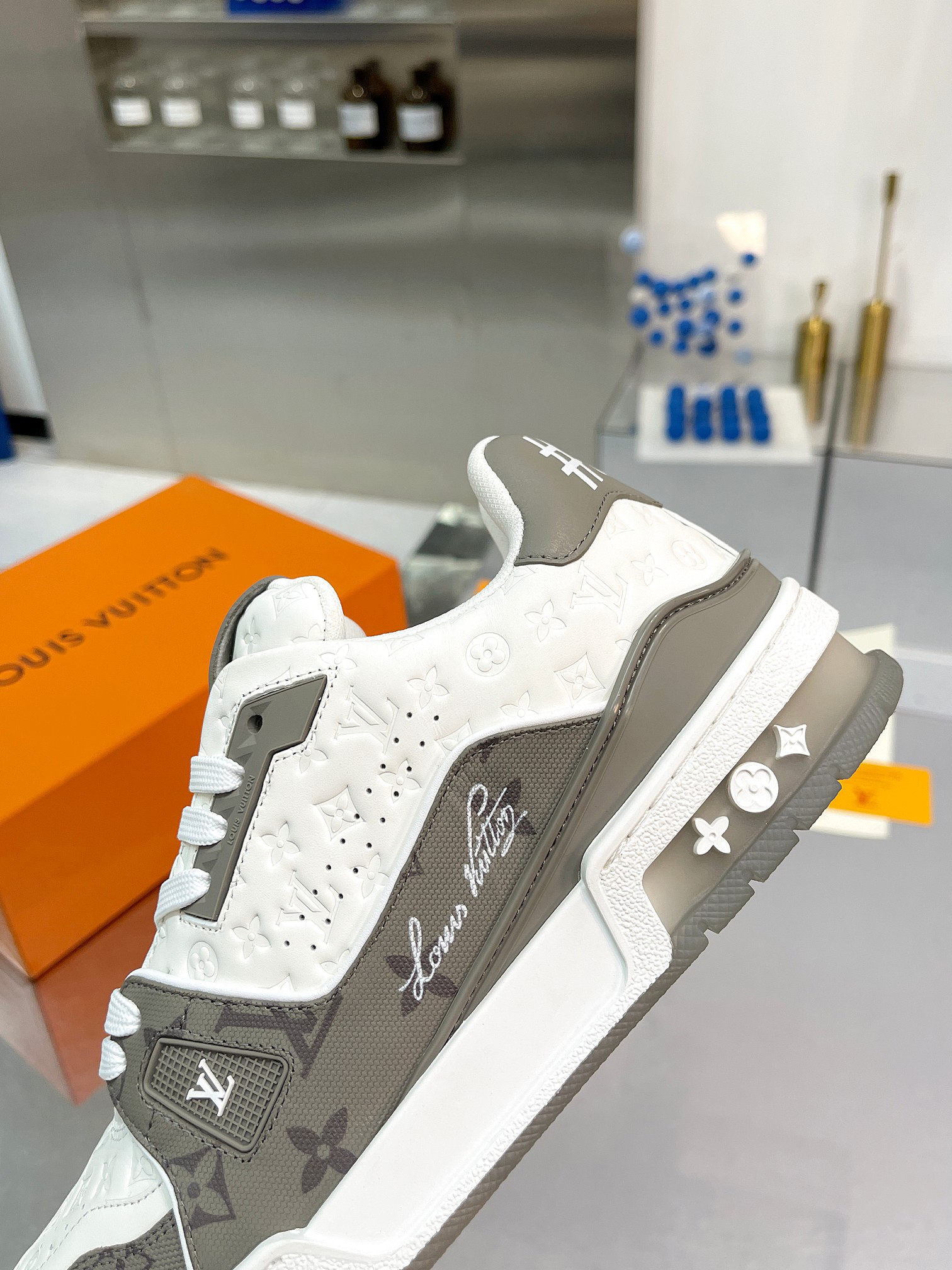 Lv Sneakers-60
