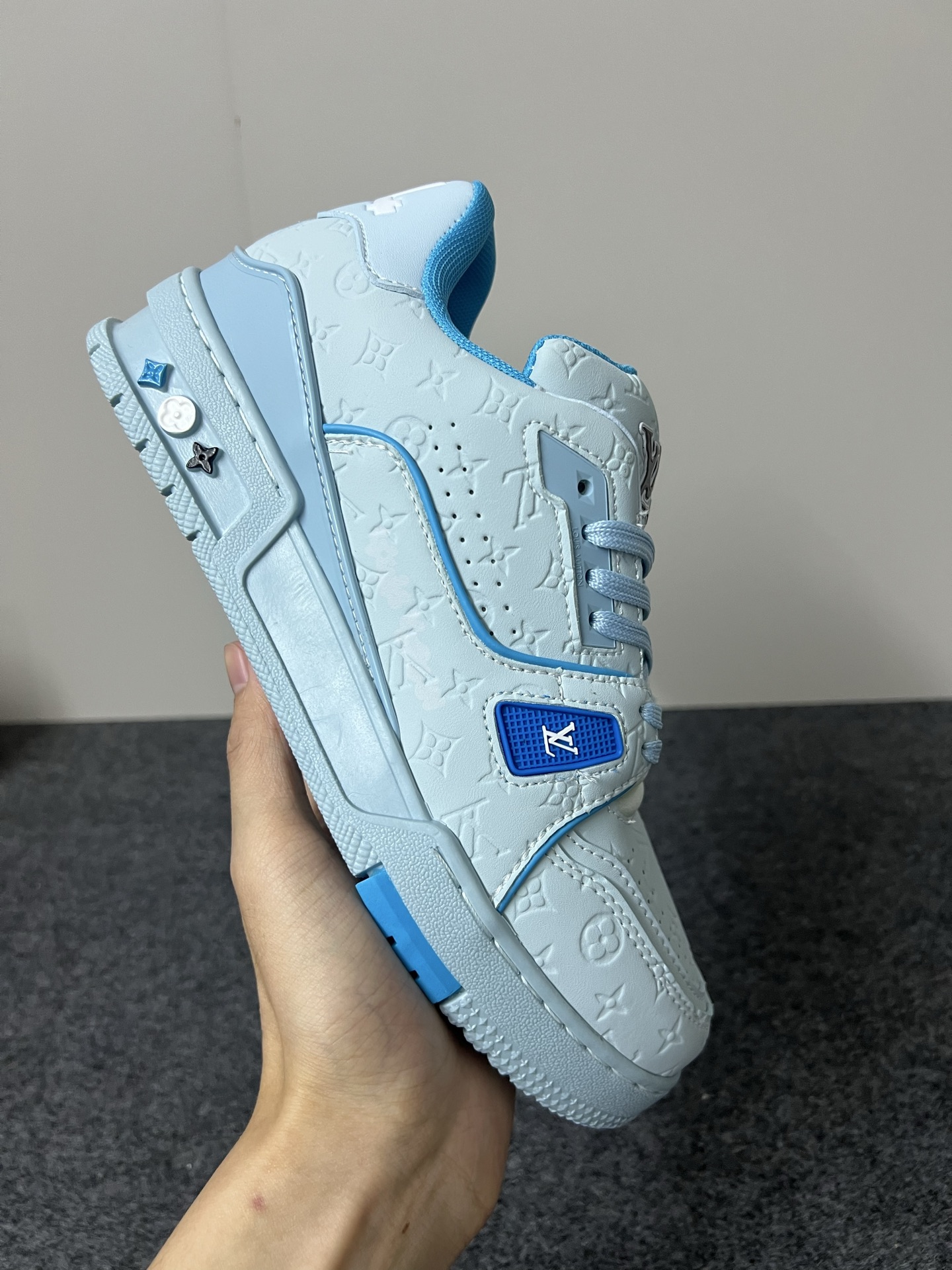 Lv Sneakers-117