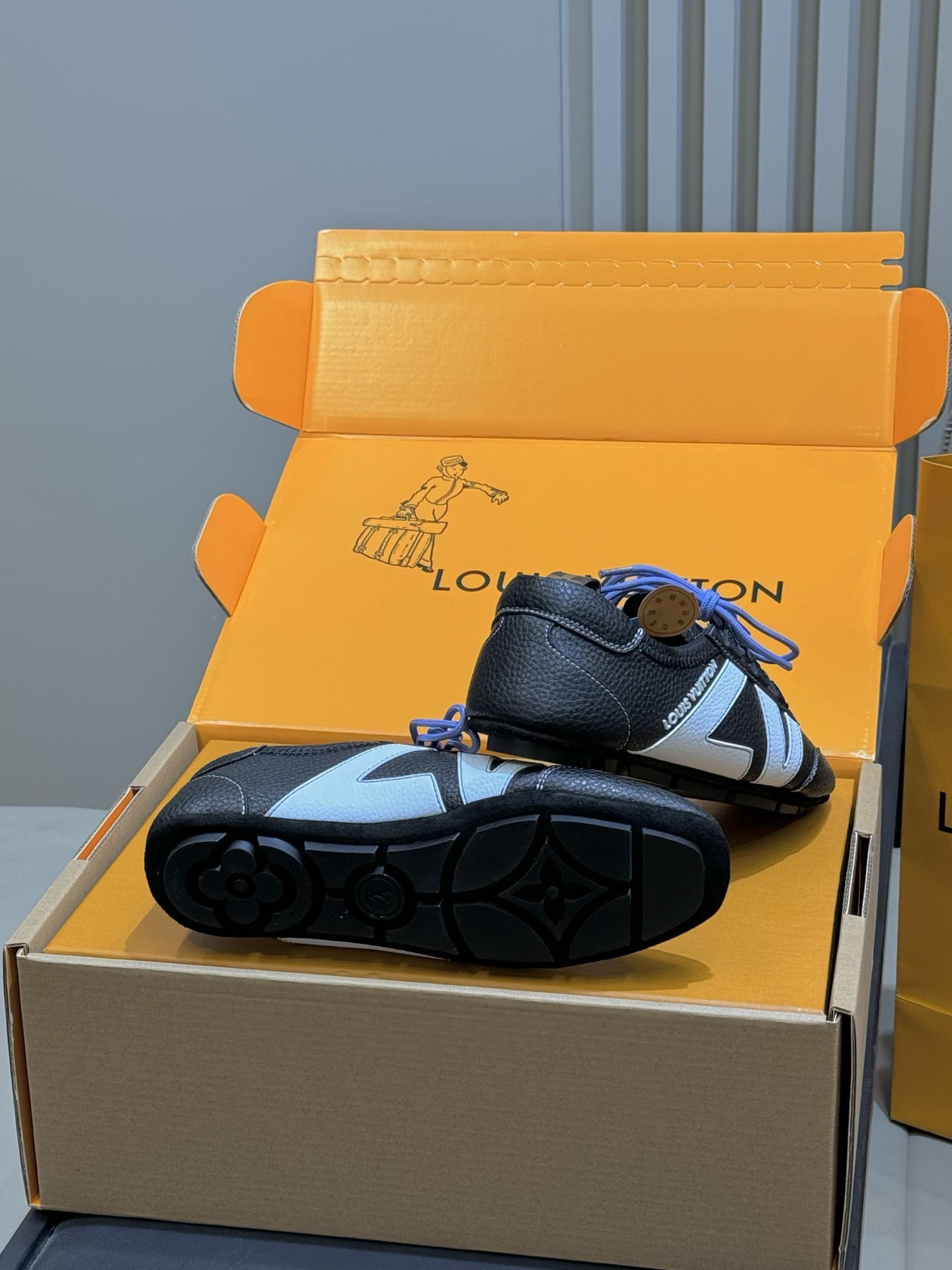 Lv Sneakers-225