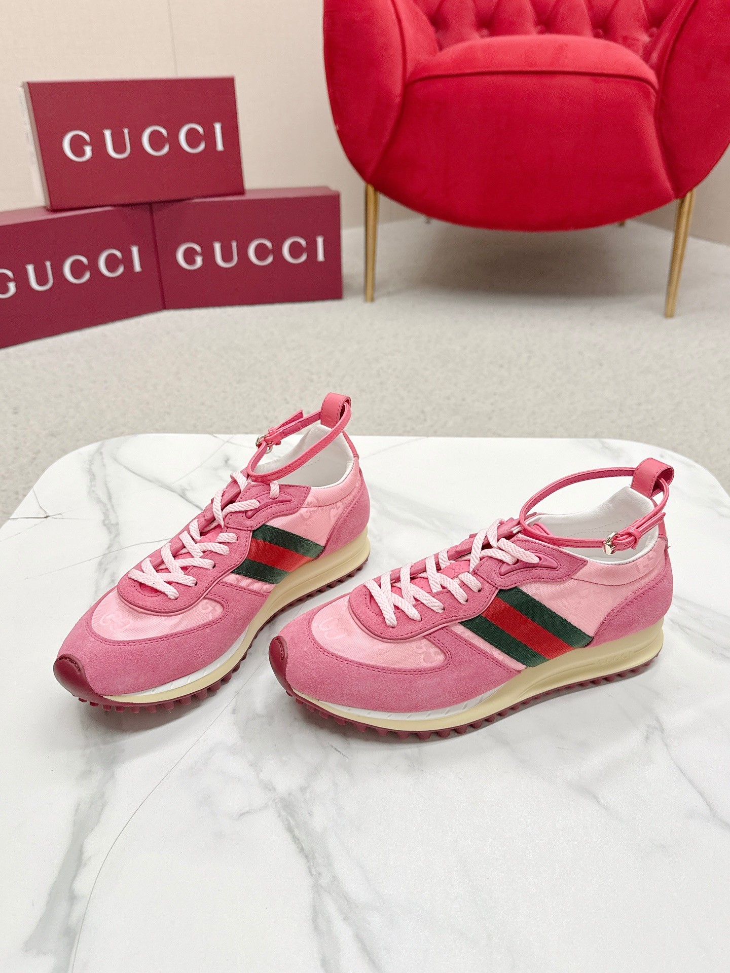 Gucci Sneakers-240