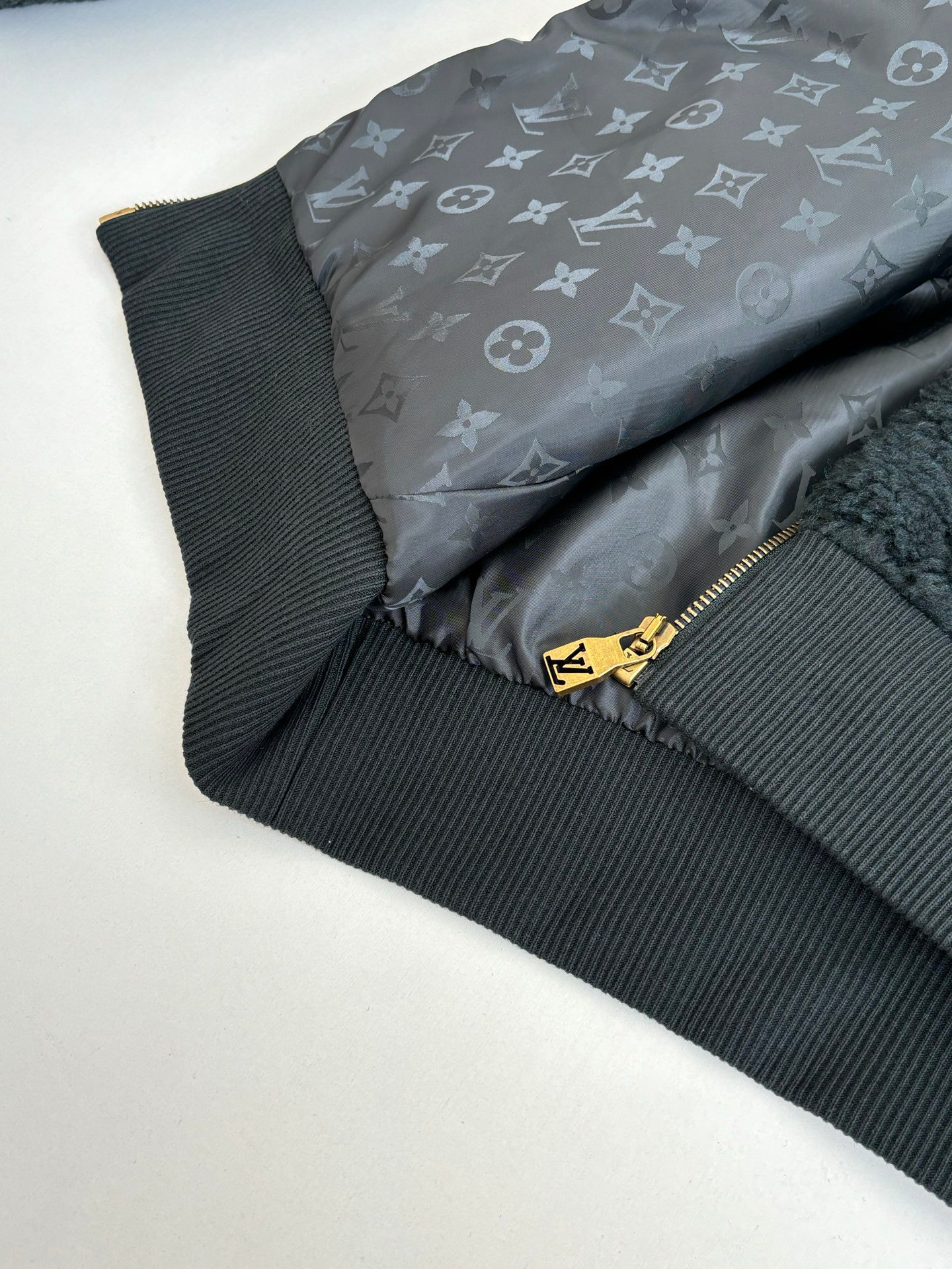 LV Clothing-295