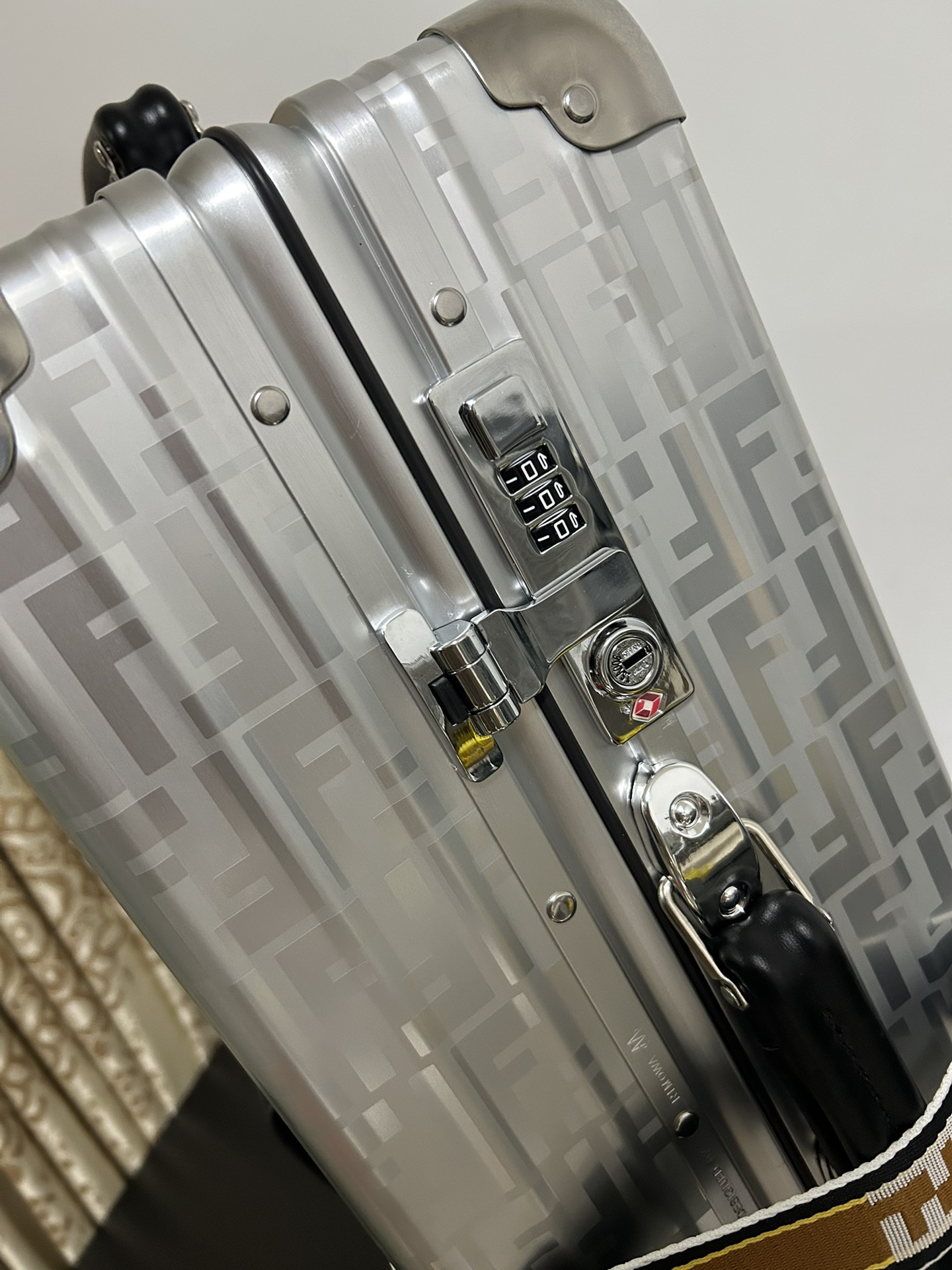 Fendi luggage-4