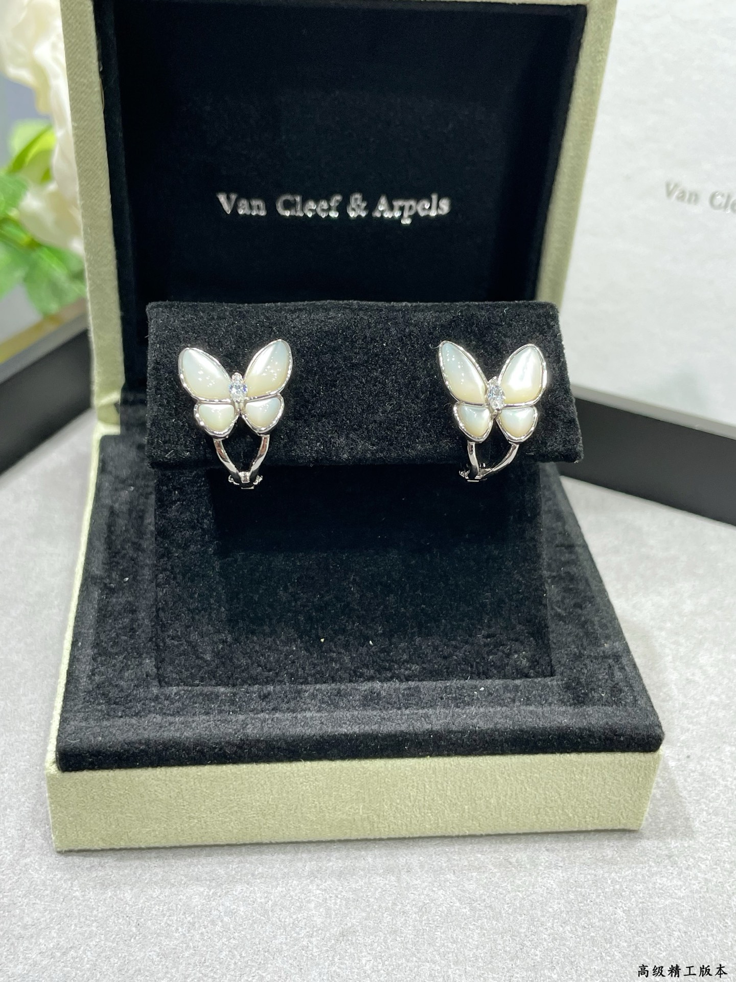 Van Cleef & Arpels earring-51