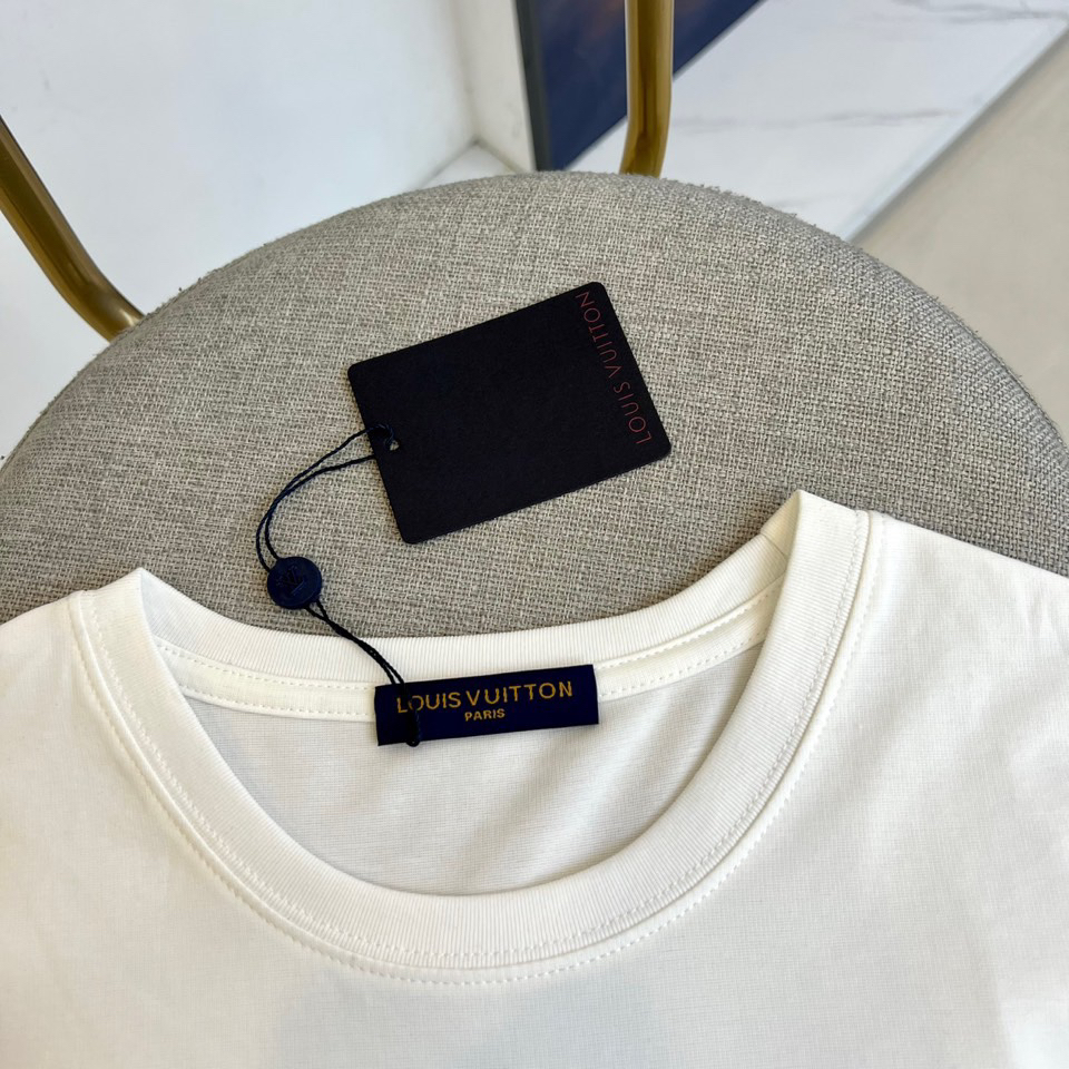 LV clothing-235