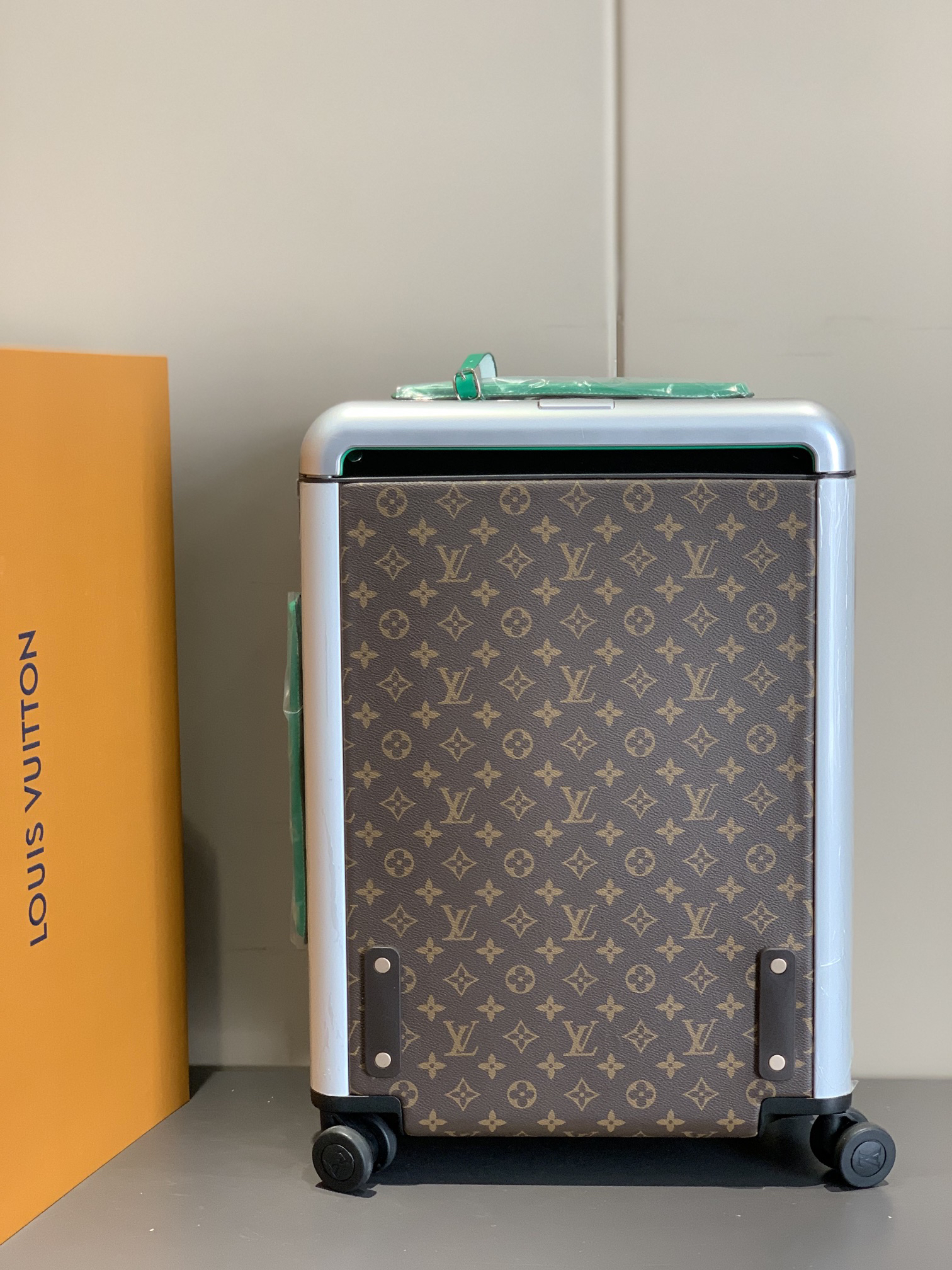 LV luggage-42
