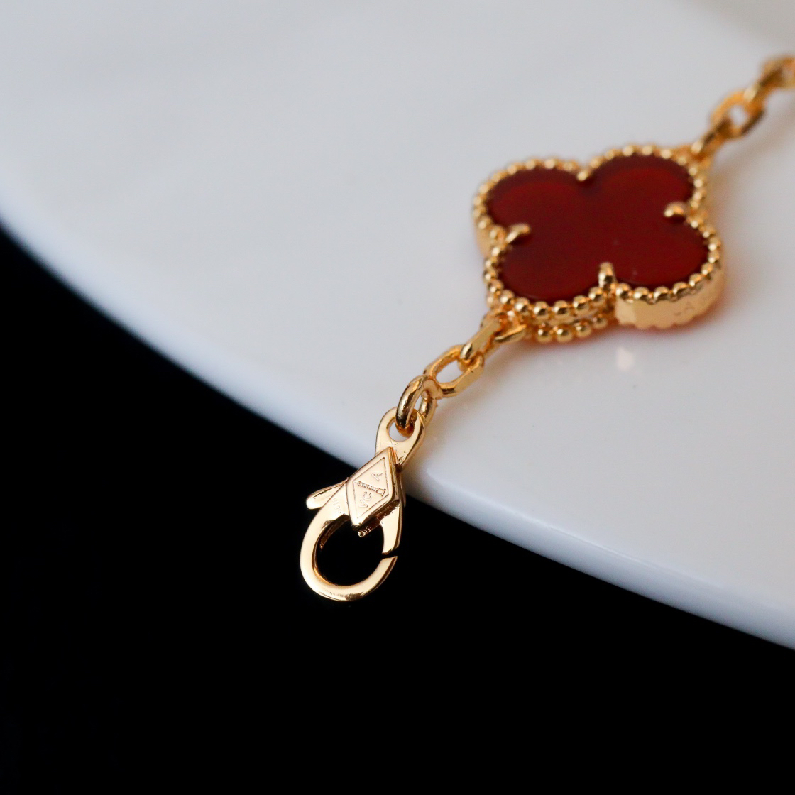 Van Cleef & Arpels Bracelet-70