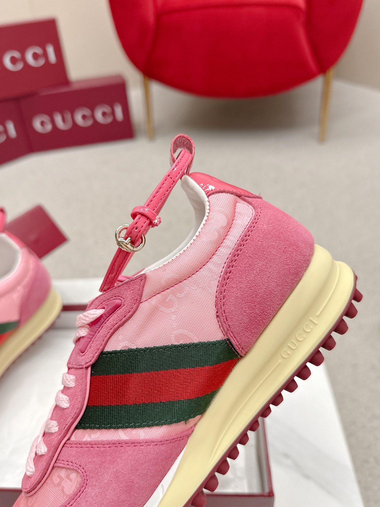 Gucci Sneakers-240