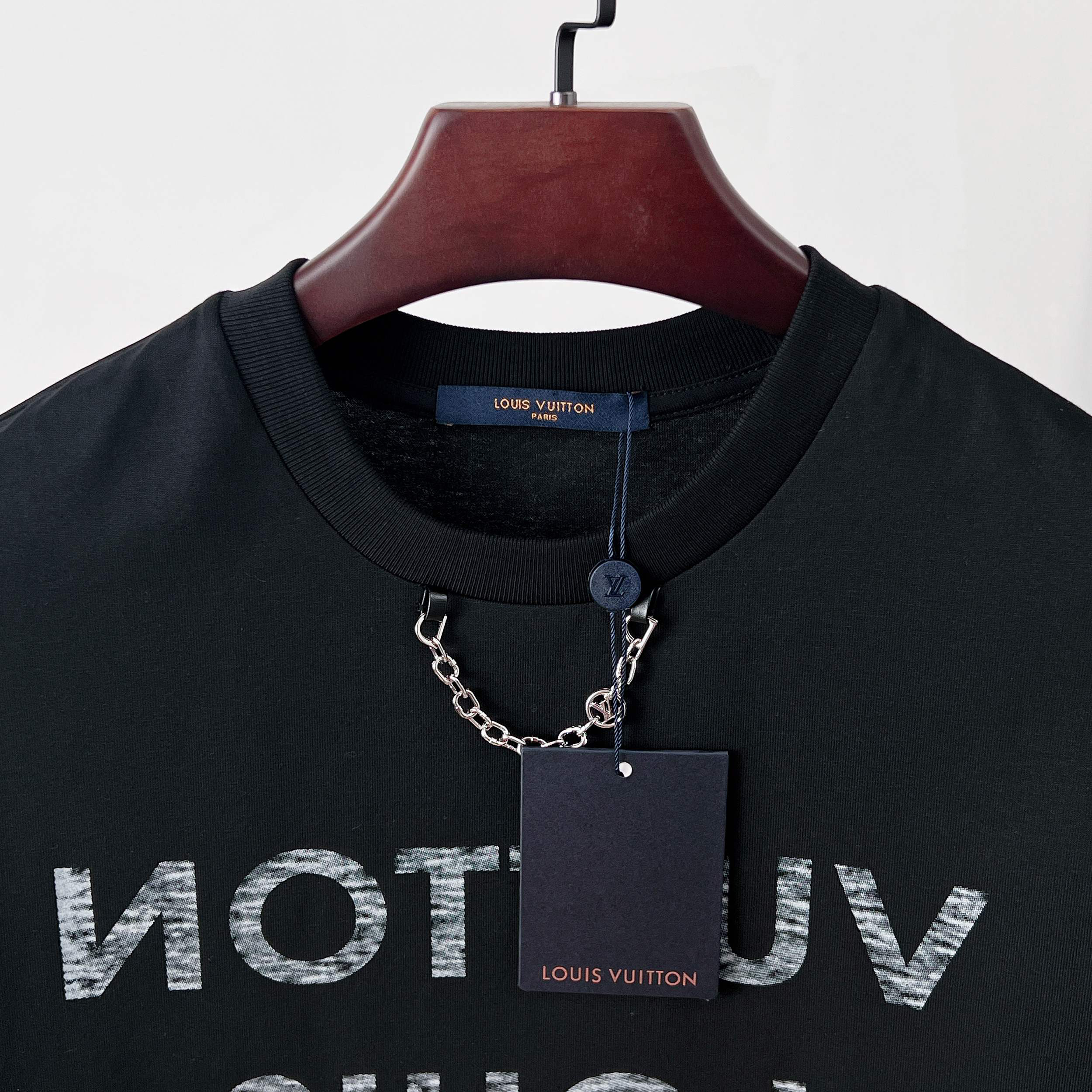 LV clothing-250