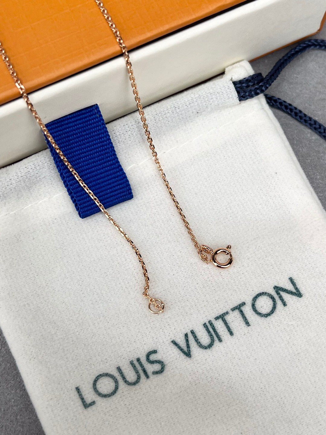 LV necklace-13
