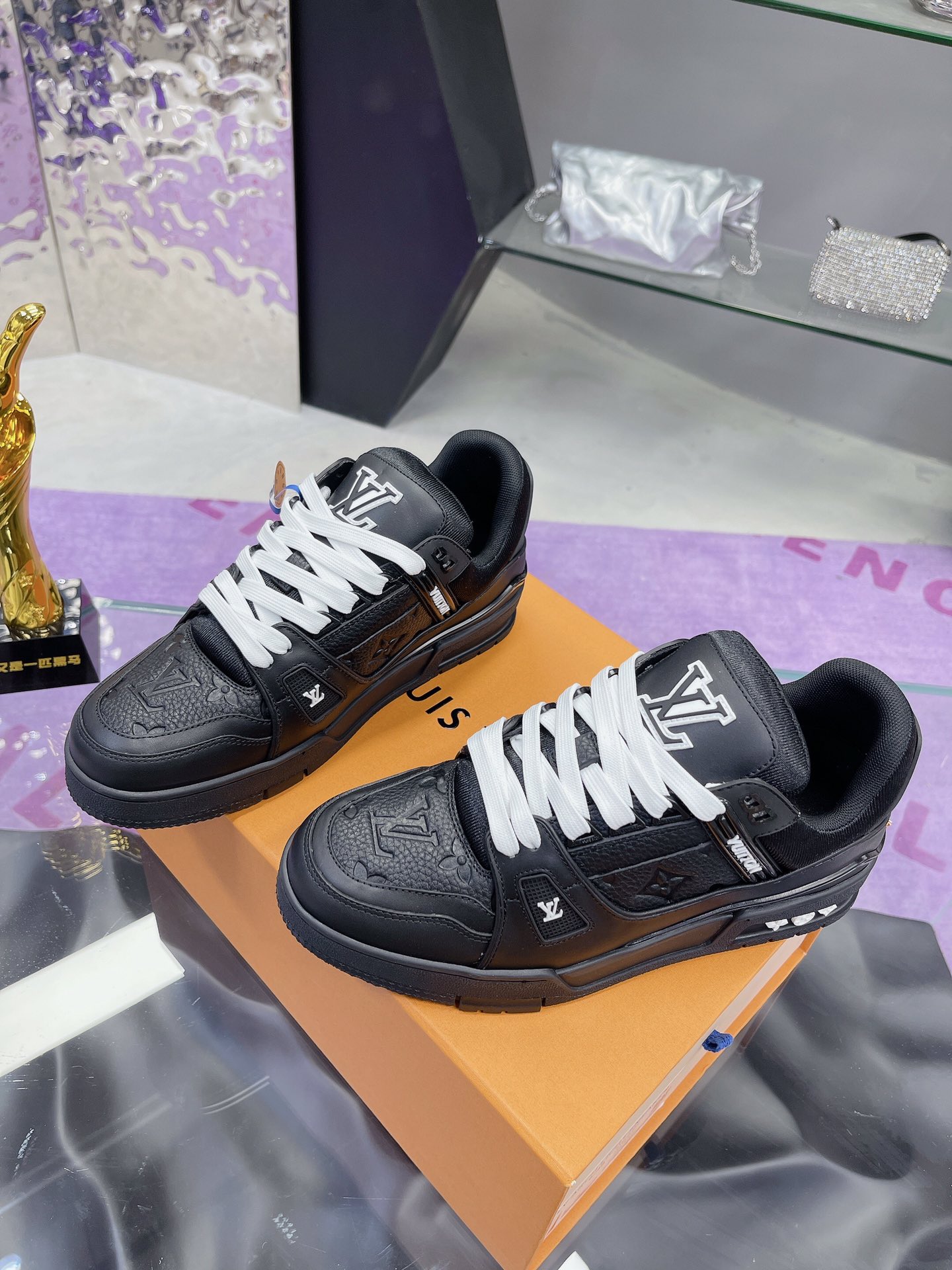 Lv Sneakers-223