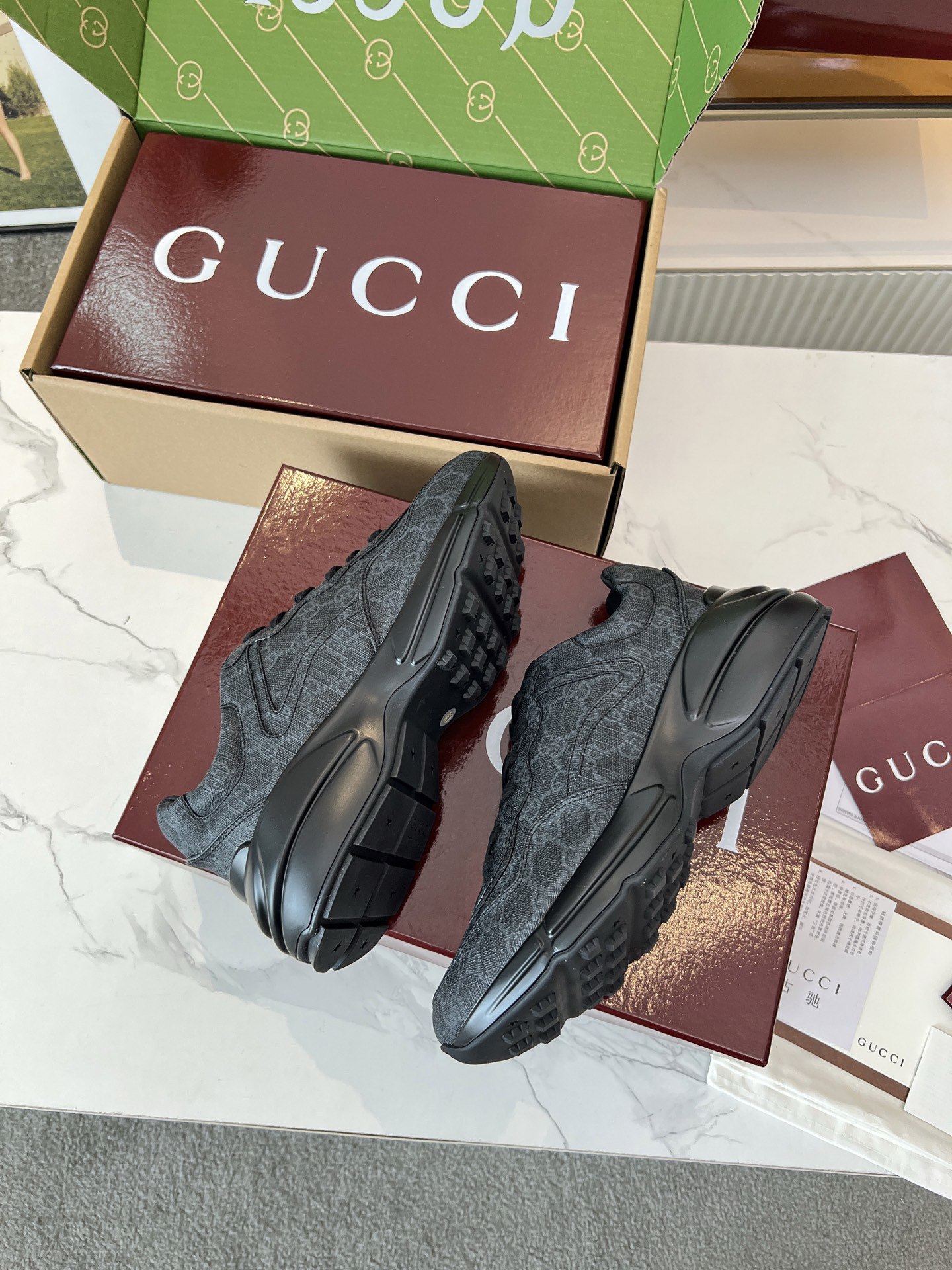 Gucci Sneakers-110