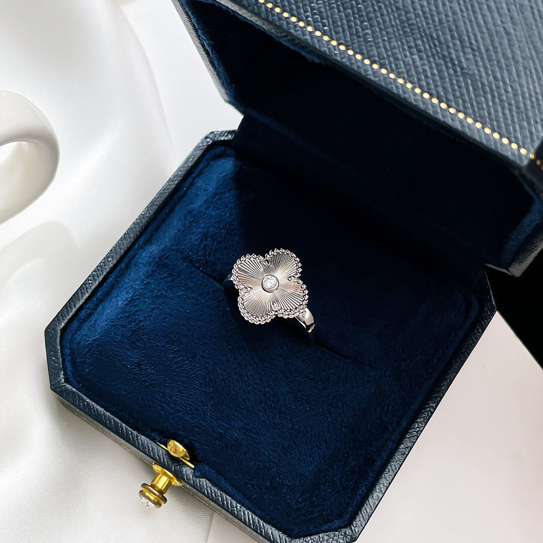 Van Cleef & Arpels ring-17