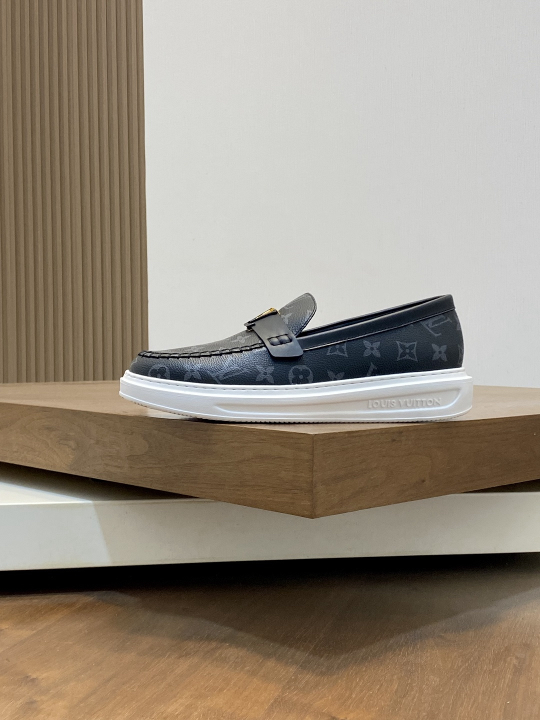 Lv Sneakers-101