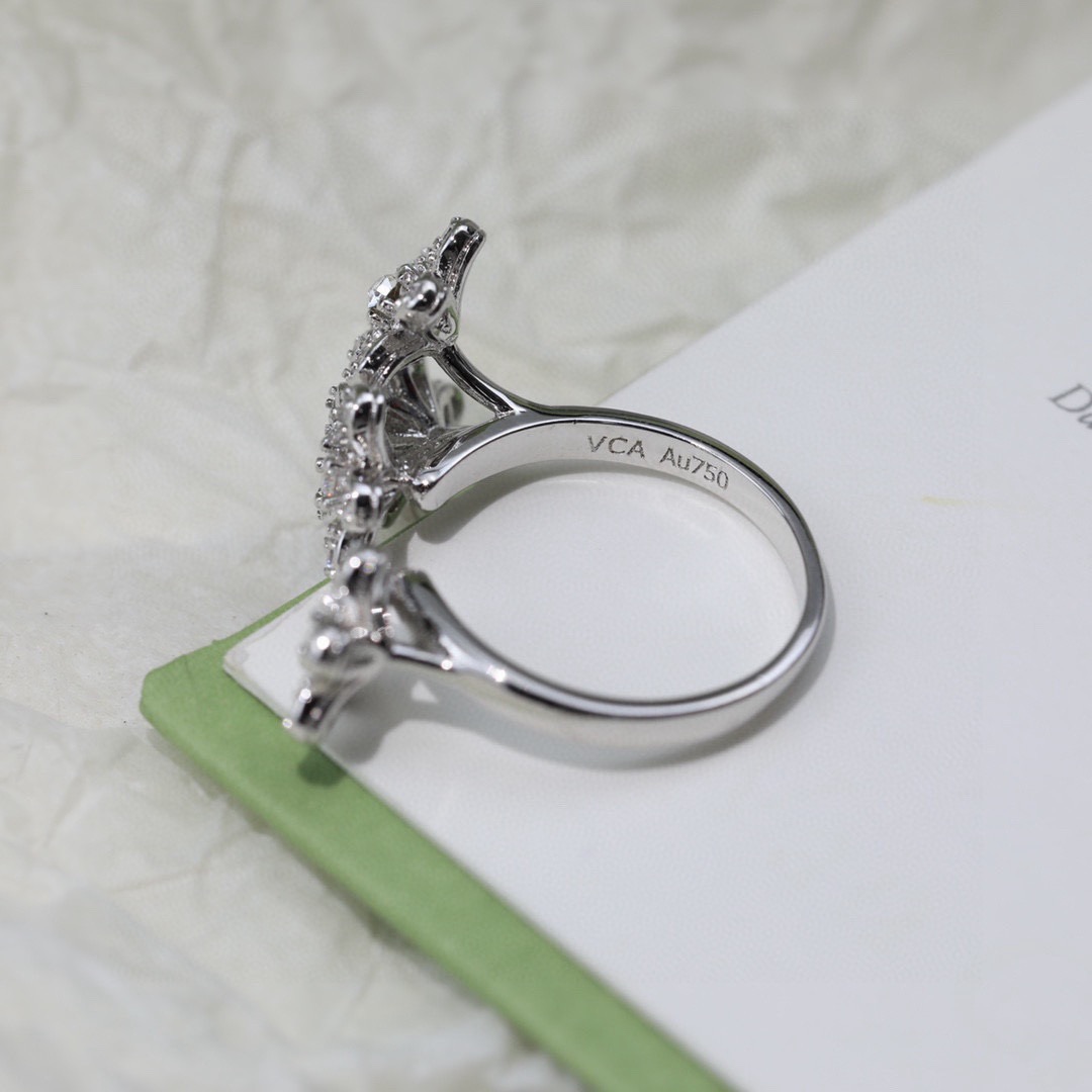 Van Cleef & Arpels ring-100