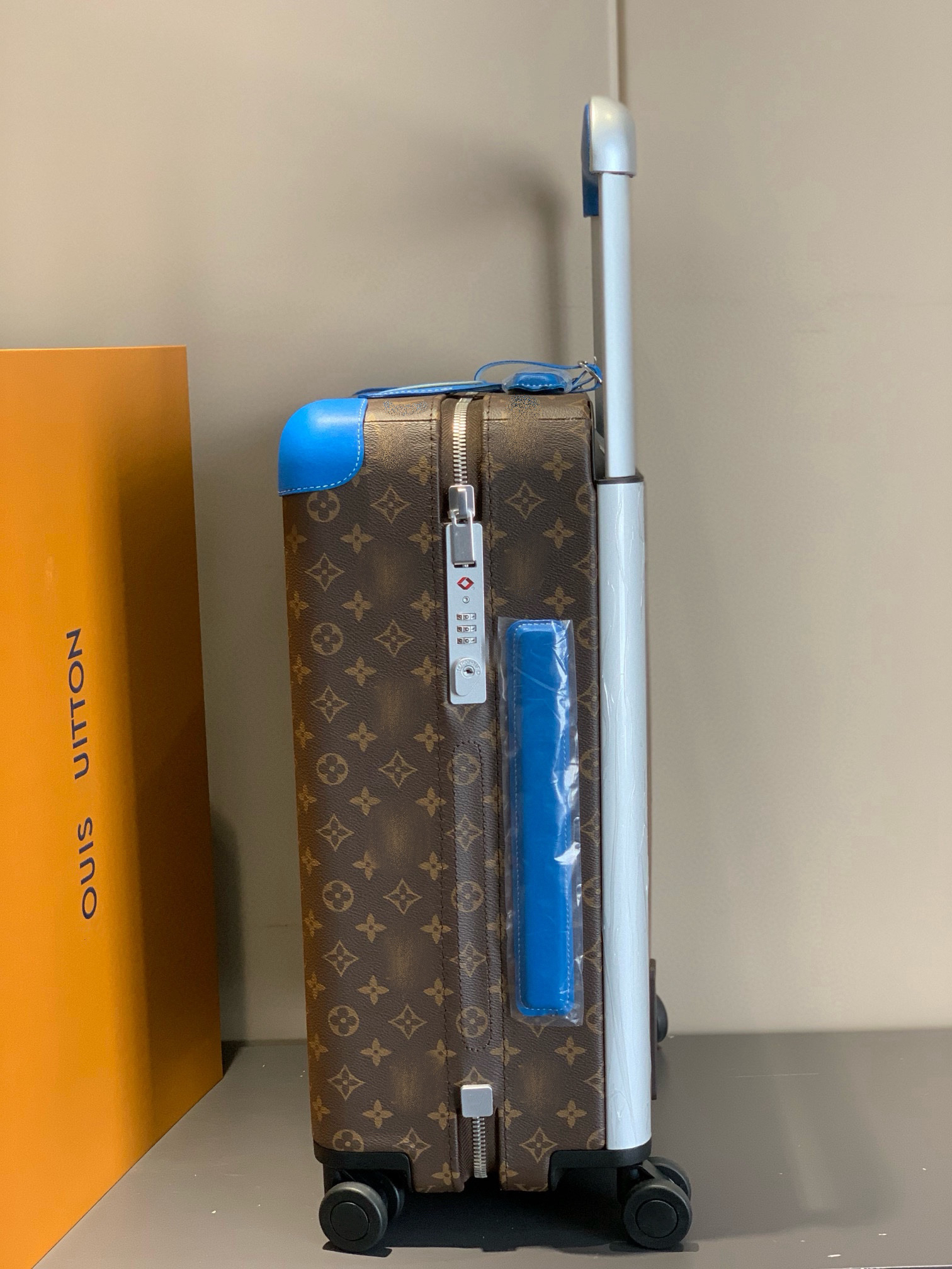 LV luggage-55